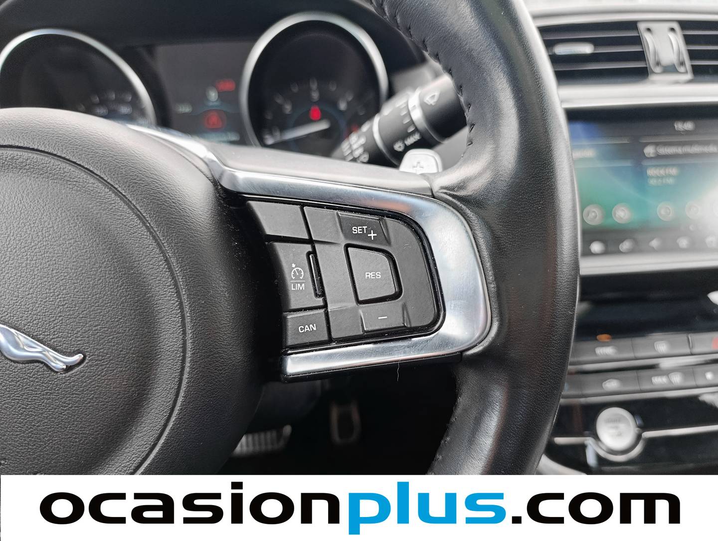 Foto Jaguar XE Jaguar XE 2.0 Diesel R-Sport RWD Auto (180 CV)