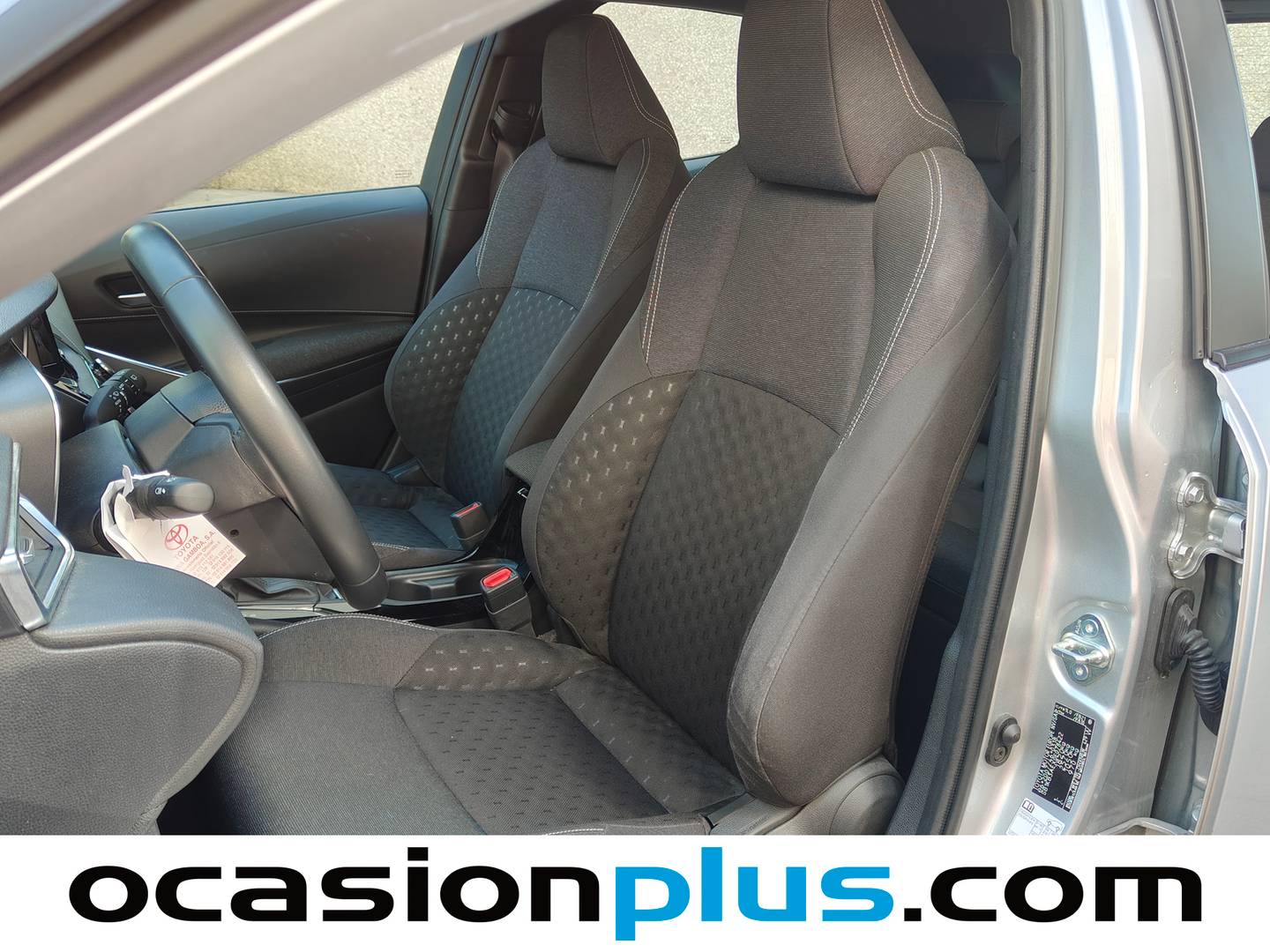 Foto asientos delanteros Toyota Corolla Toyota Corolla 140H Active Plus (140 CV)