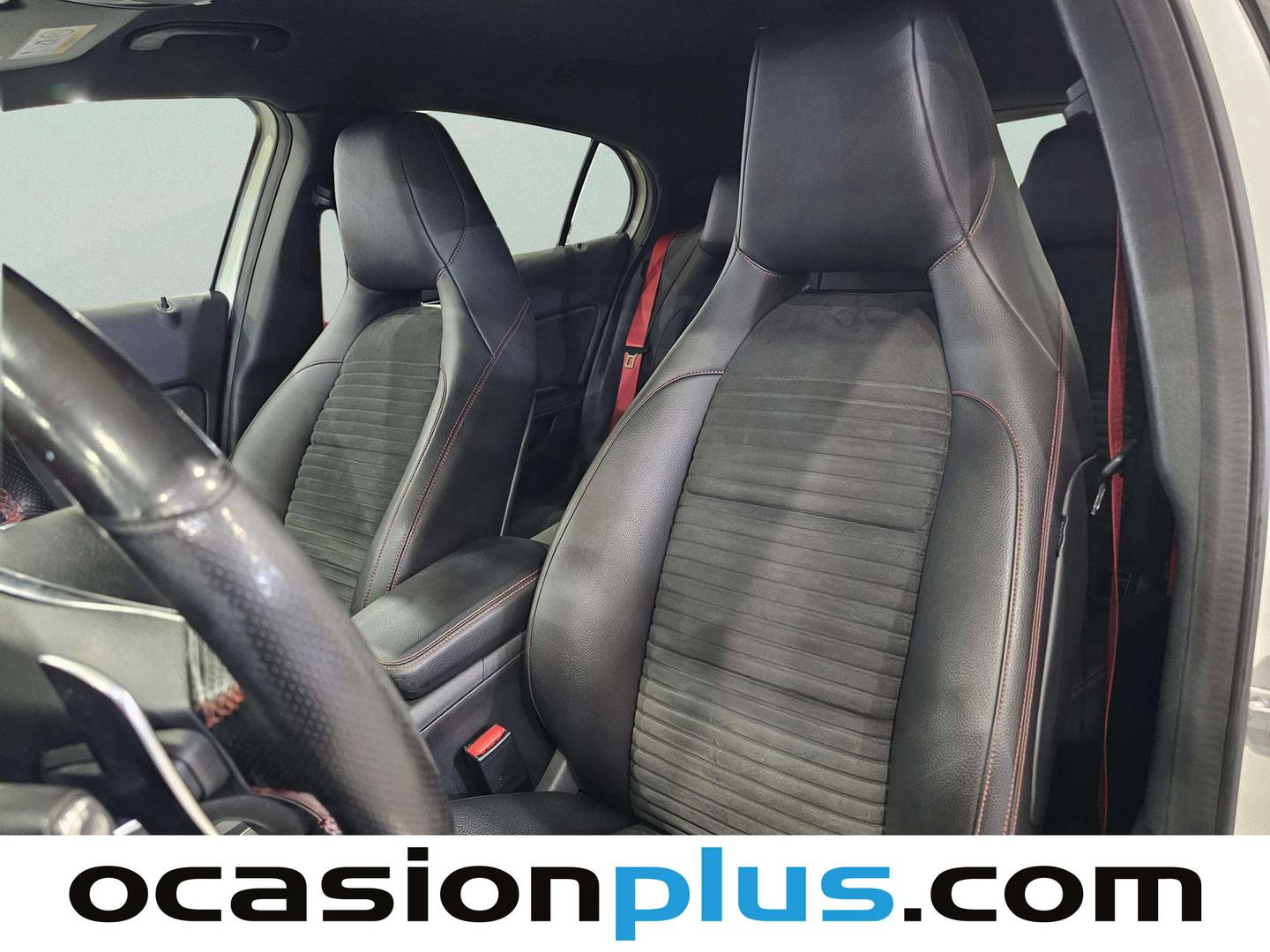 Extras y acabados del Mercedes GLA Mercedes GLA AMG 45 4Matic (381 CV)