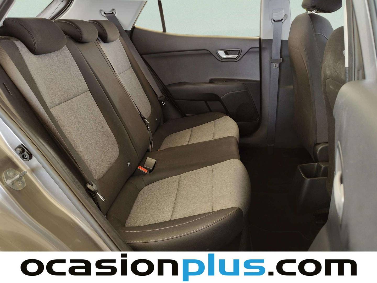 Foto asientos traseros KIA Stonic KIA Stonic 1.0 T-GDi MHEV MT Concept (100 CV)