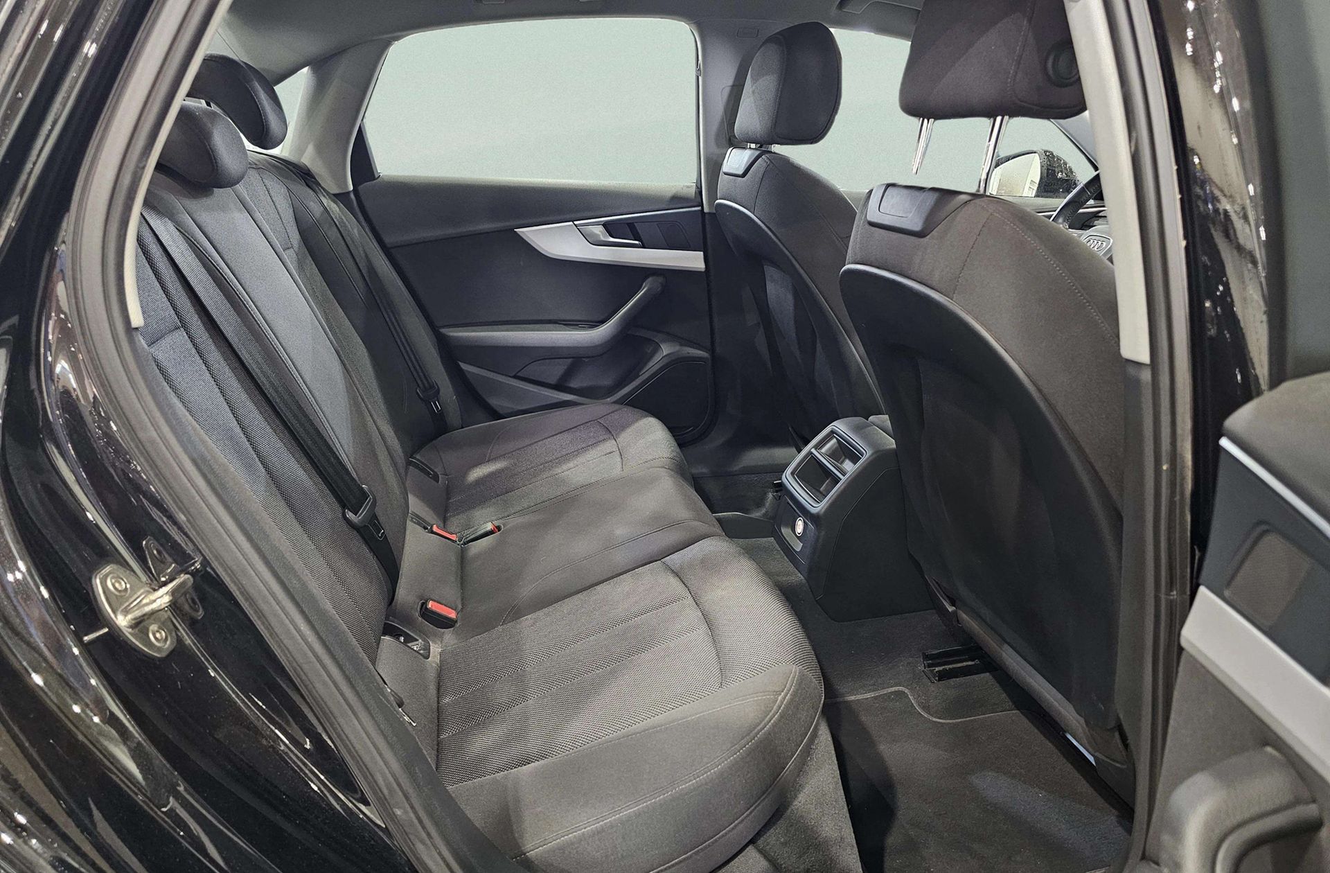 Audi A4 2.0 TDI S tronic - foto 17