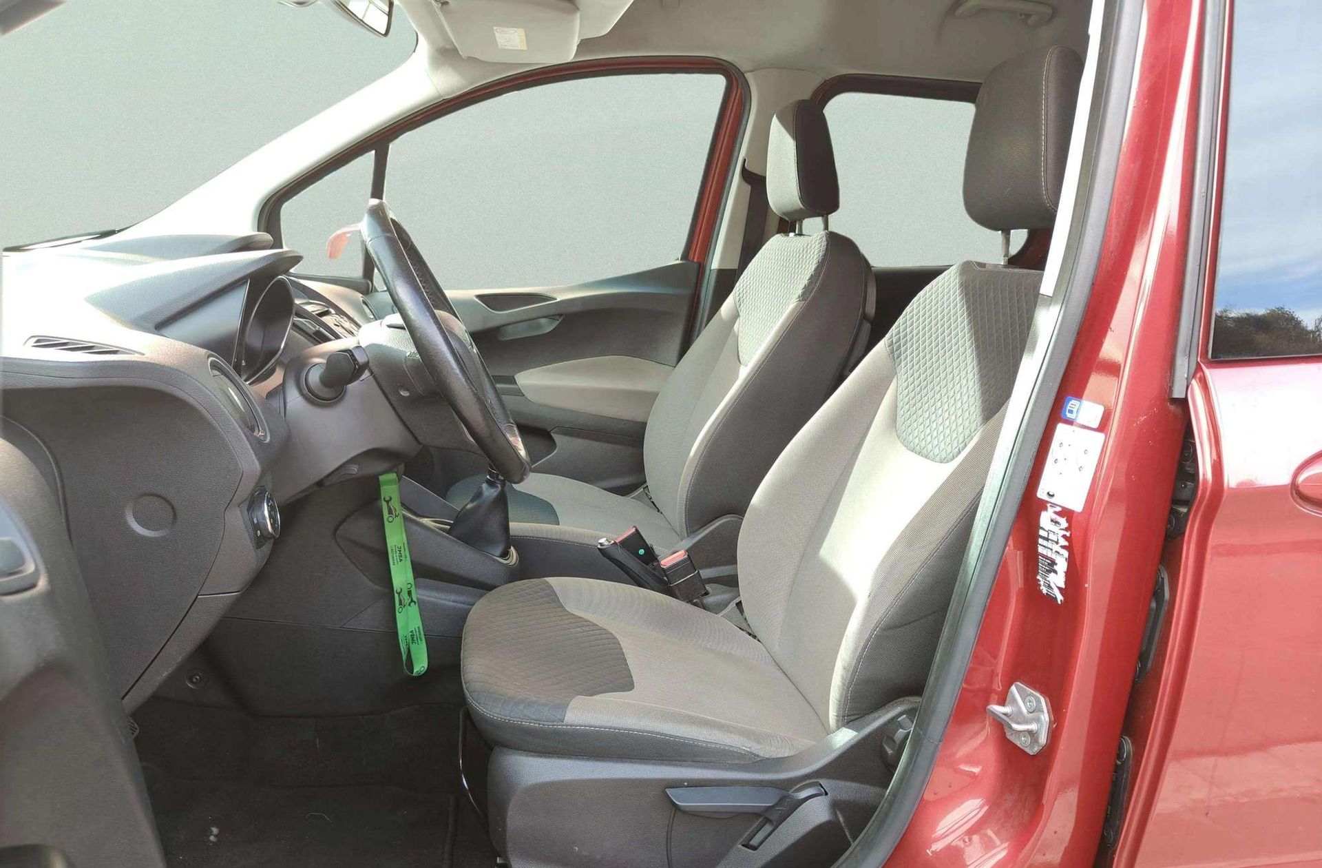 Ford Tourneo Courier 1.0 EcoBoost Titanium - foto 8