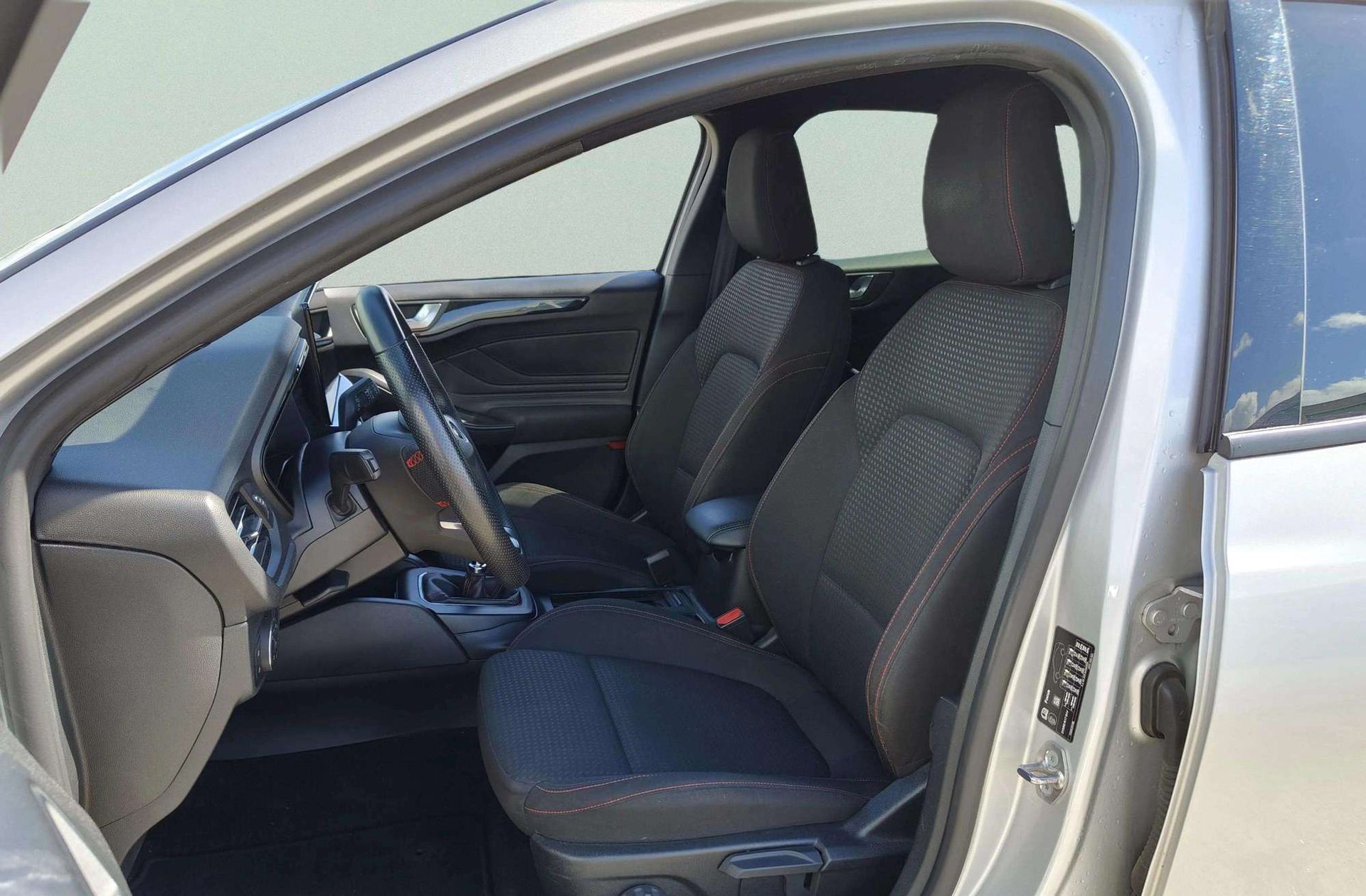 Ford Focus SportBreak 1.0 EcoBoost MHEV ST-Line - foto 16