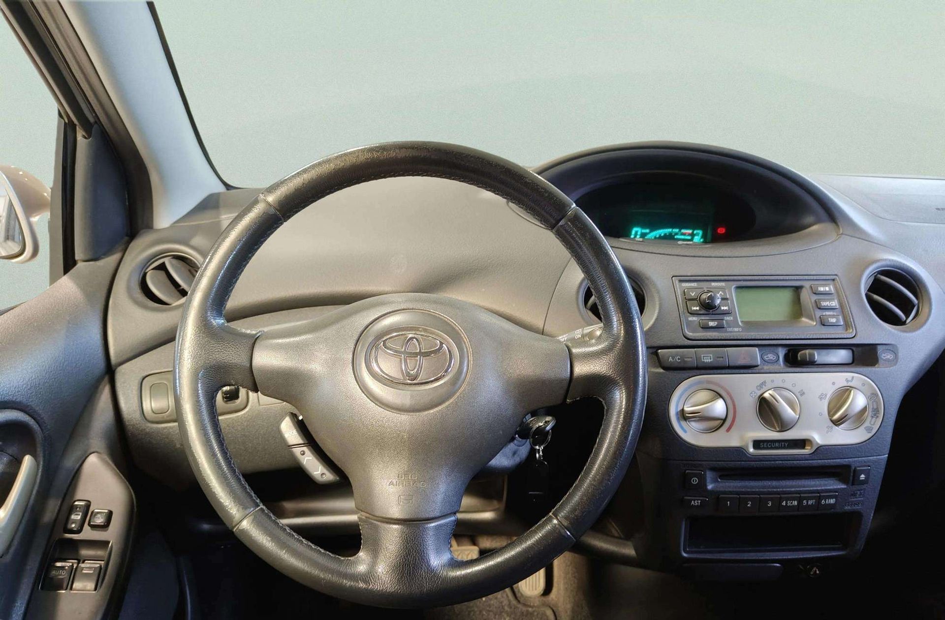 Toyota Yaris 1.3 VVT-i Sol - foto 17