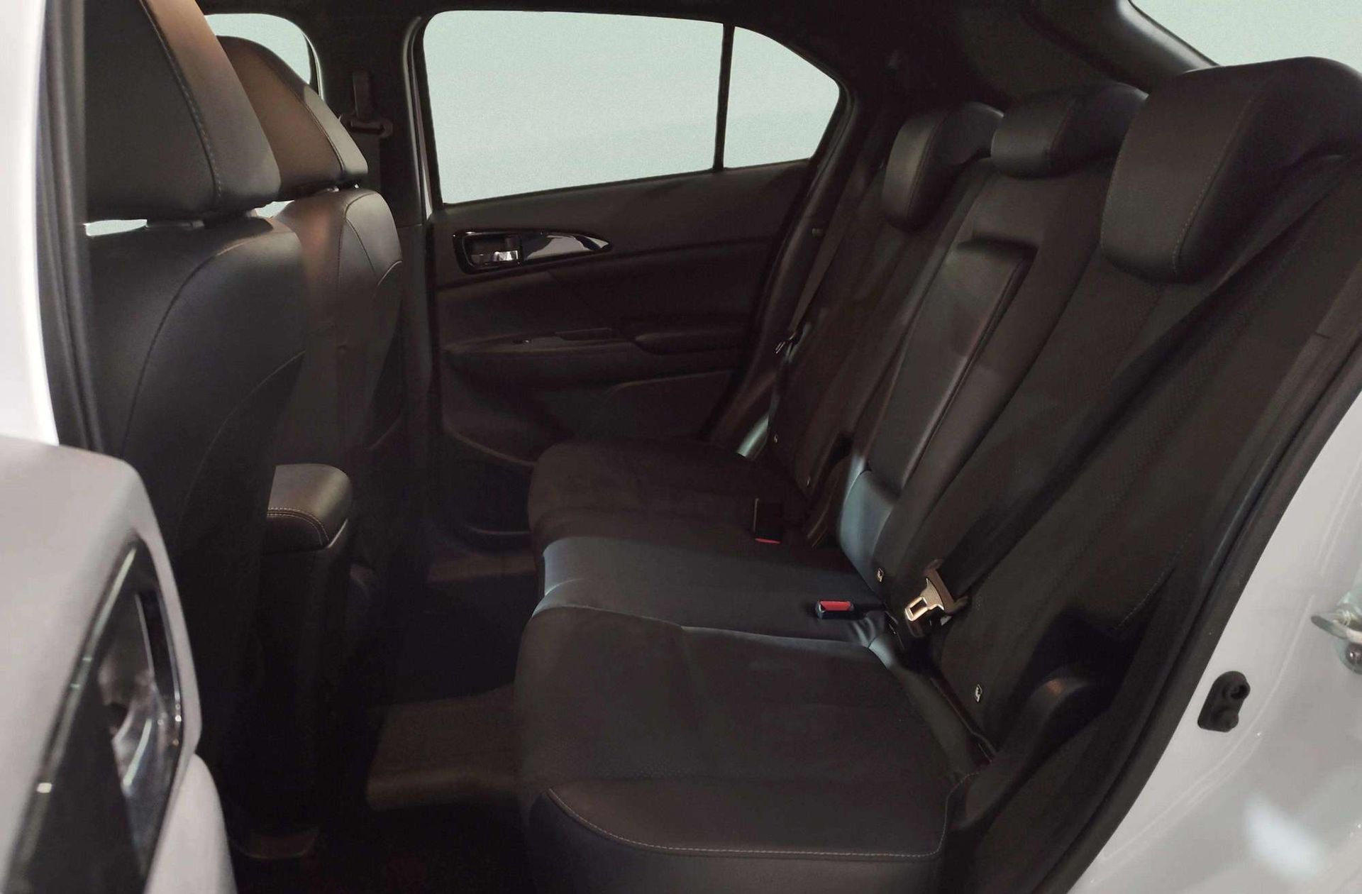 Mitsubishi Eclipse Cross 2.4 PHEV Kaiteki 4WD - foto 12