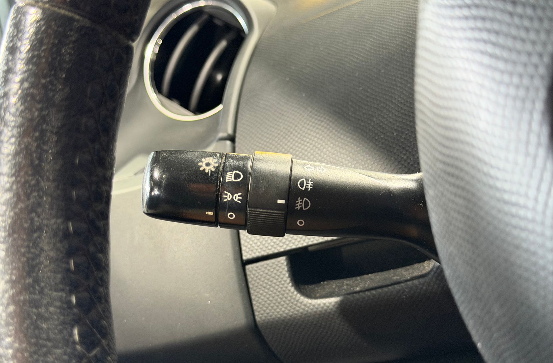 Toyota Yaris 1.3 VVT-I TS - foto 21
