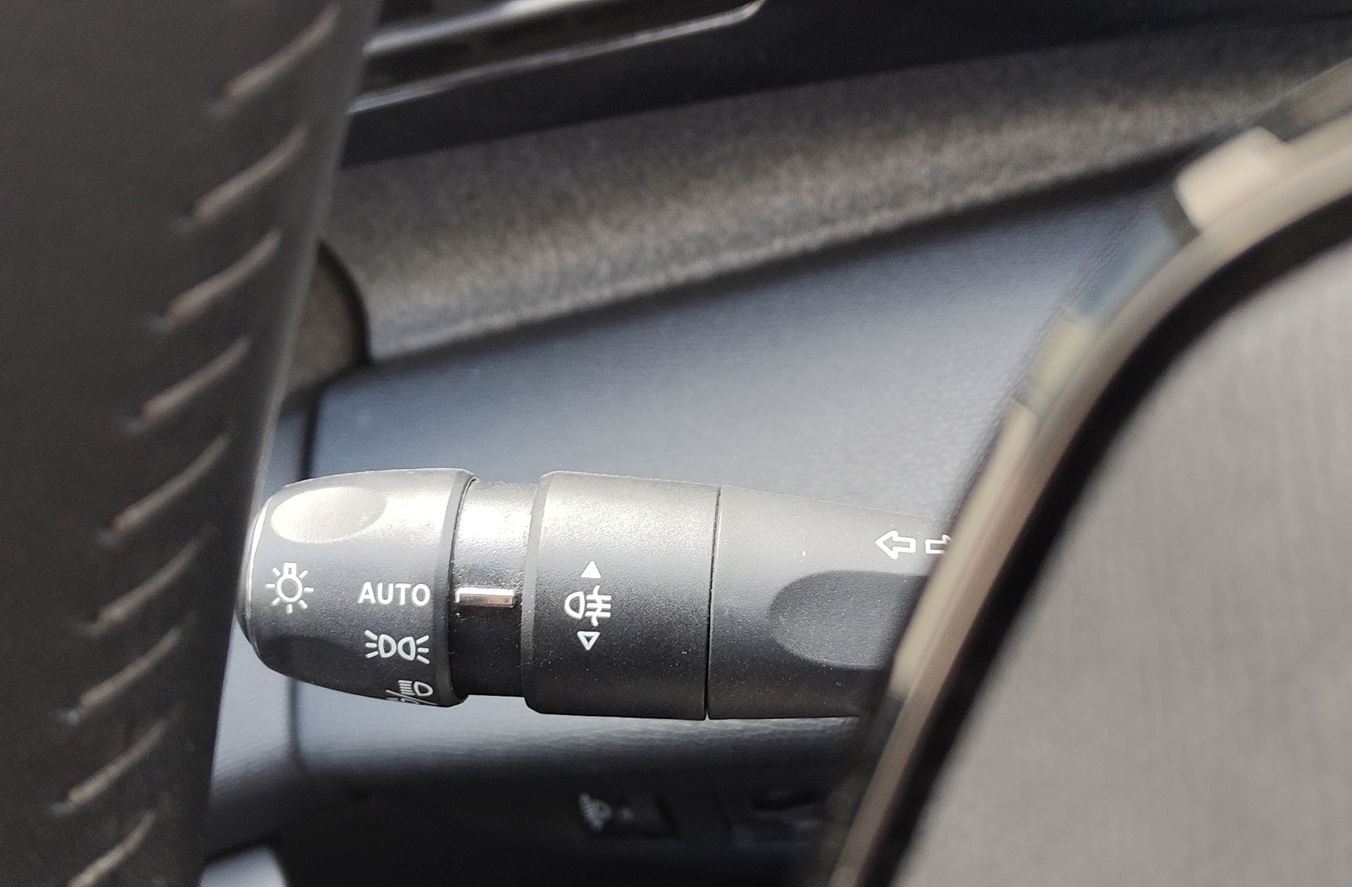 Peugeot 308 Allure BlueHDi 130 EAT8 - foto 23