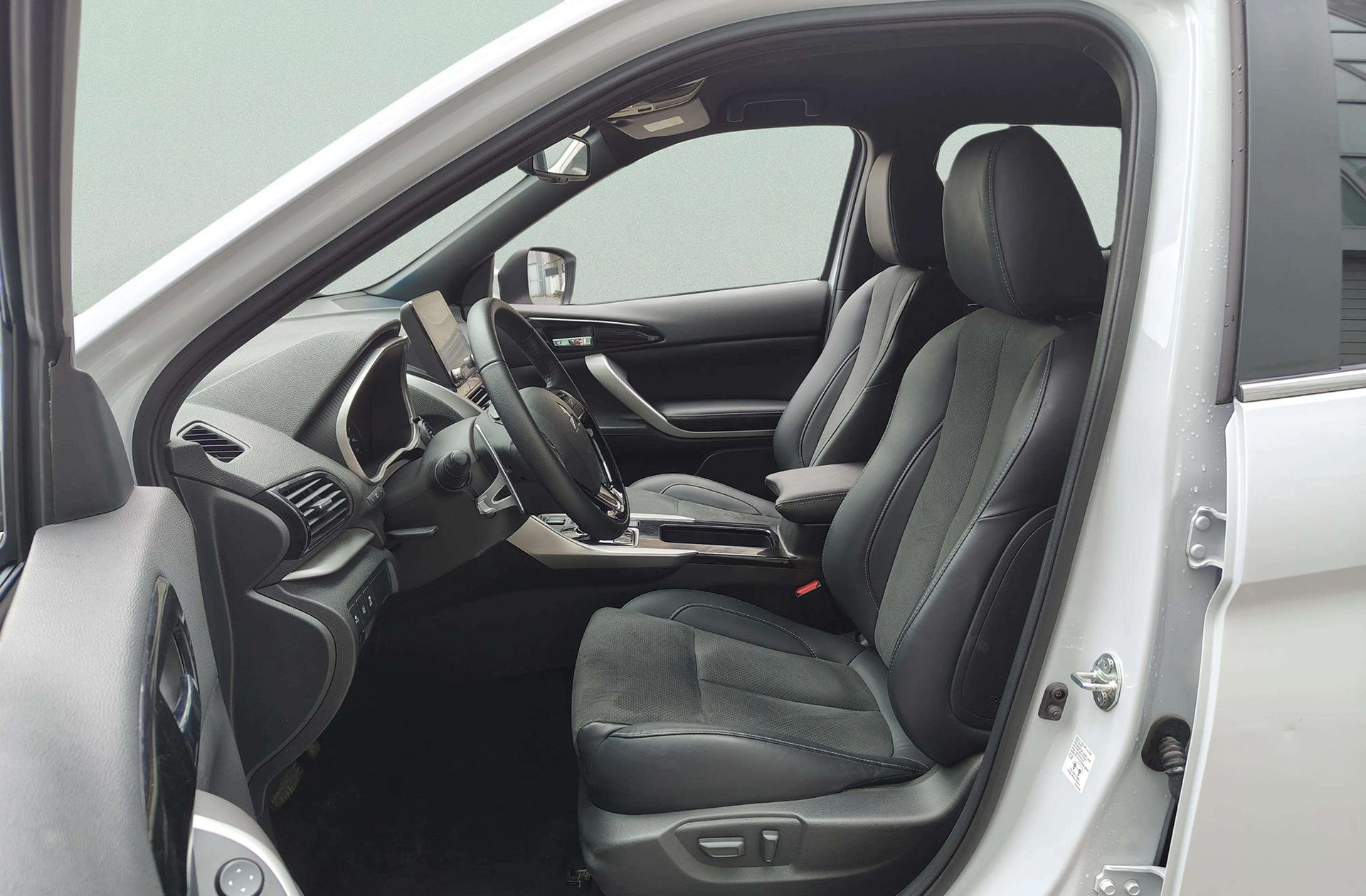 Mitsubishi Eclipse Cross 2.4 PHEV Kaiteki 4WD - foto 14