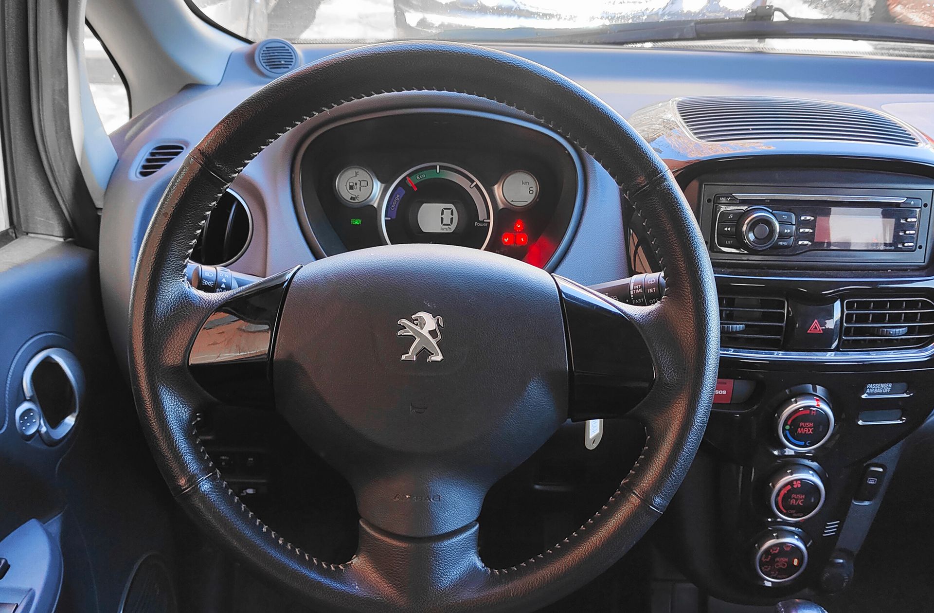 Peugeot iOn - foto 18