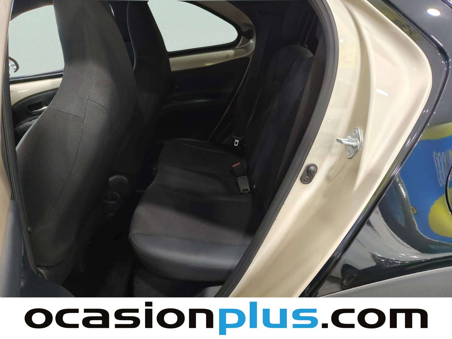Foto asientos traseros Toyota Aygo X Cross Toyota Aygo X Cross 1.0 VVT-I Undercover CVT (72 CV)