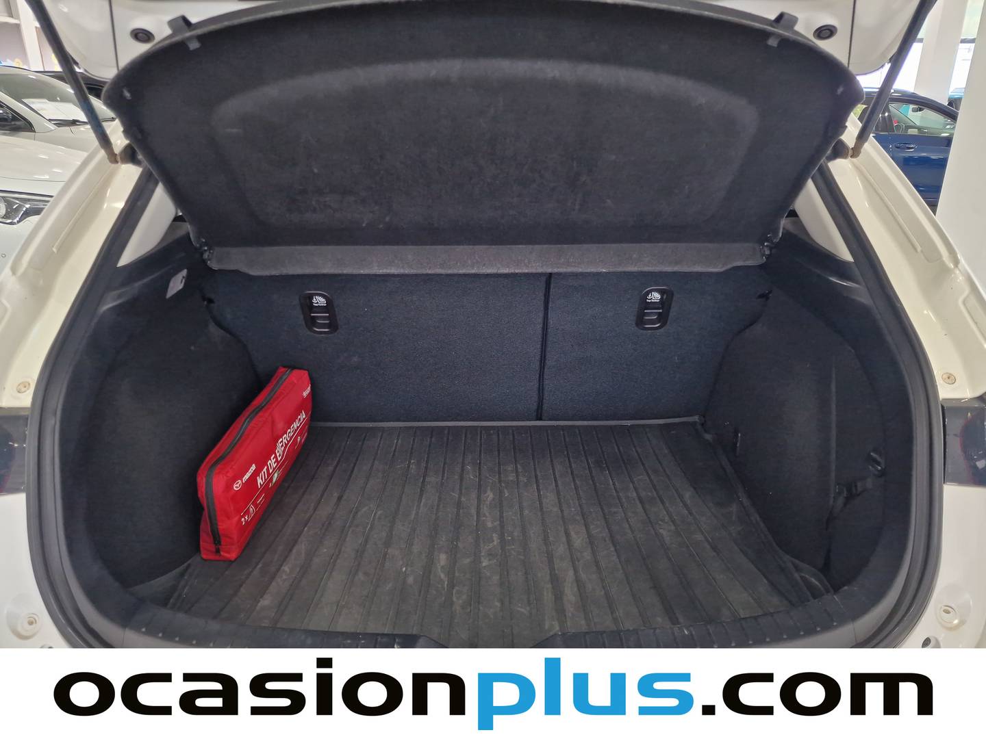 Fotos maletero Mazda Mazda3 Mazda Mazda 3 2.0 GE Black Tech Edition MT(120 CV)