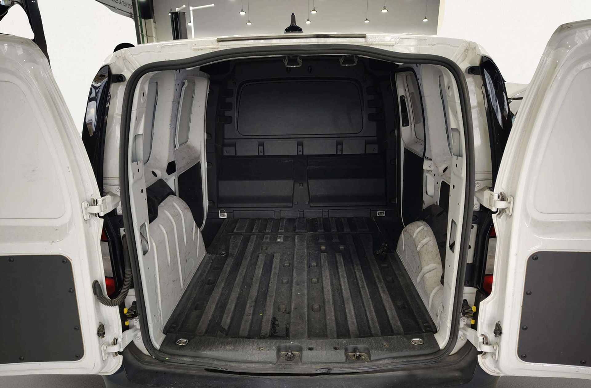 Volkswagen Caddy Cargo 2.0 TDI - foto 13