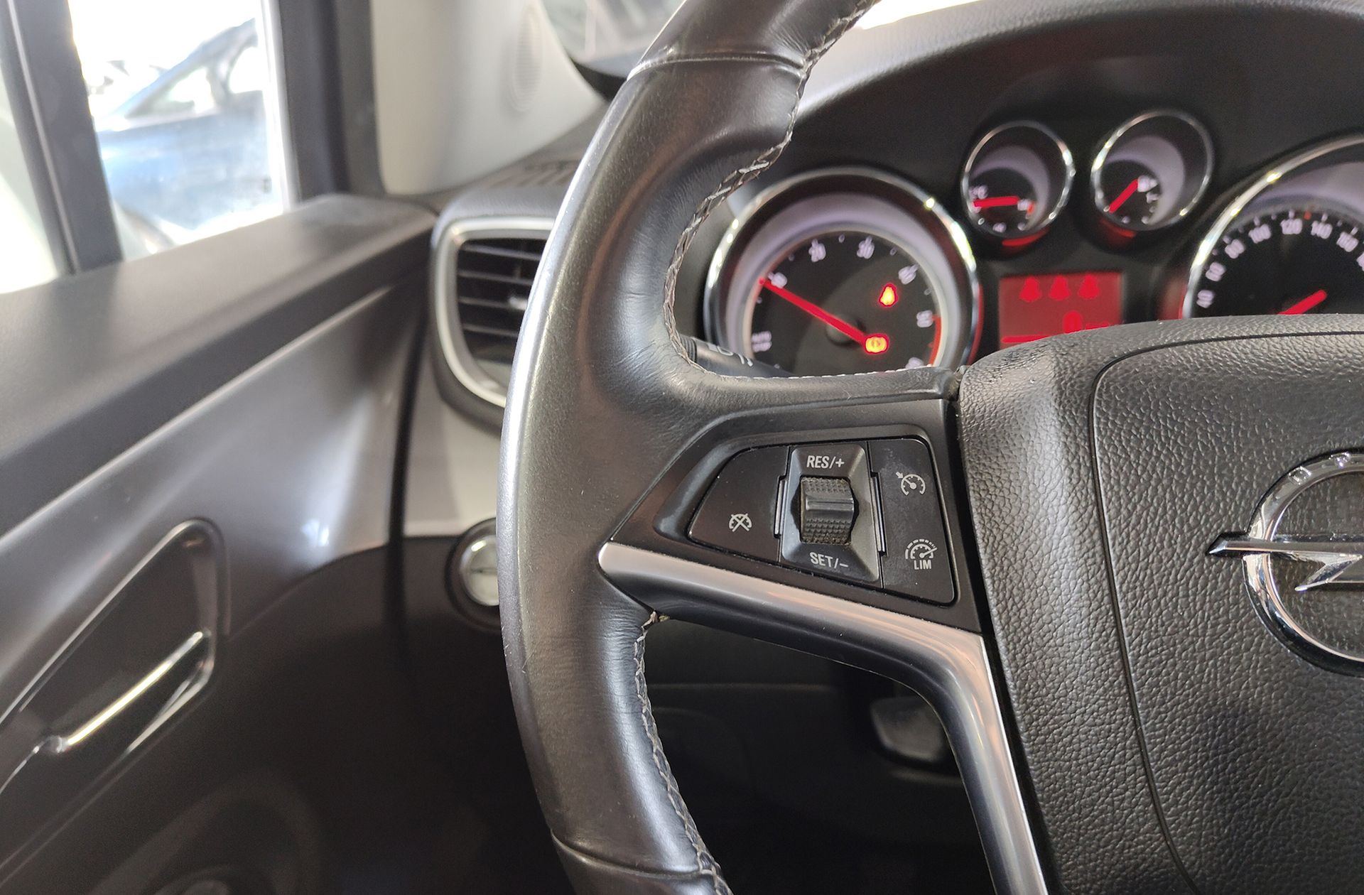 Opel Mokka 1.7 CDTi Selective 4x2 - foto 22