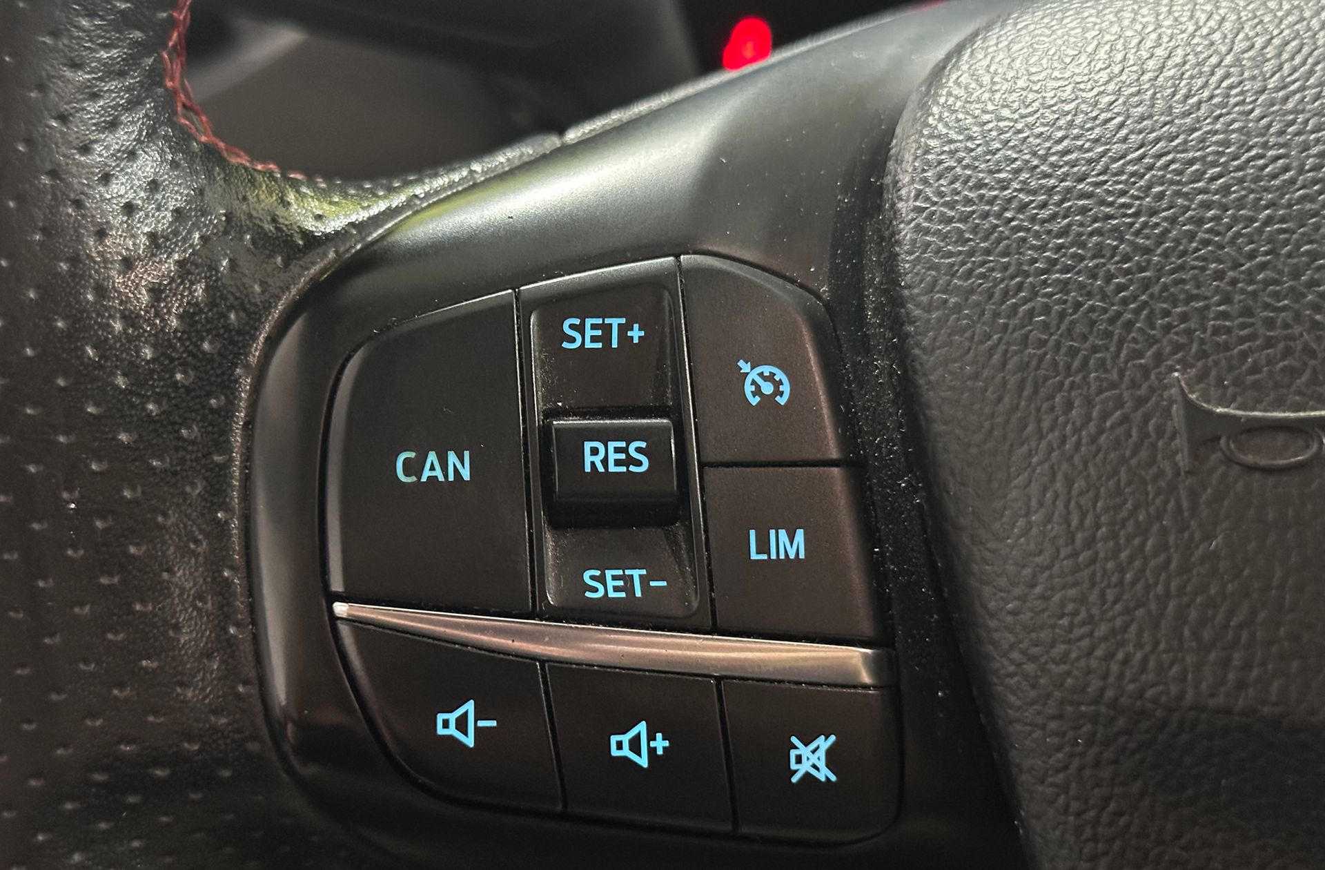 Ford Focus 1.0 EcoBoost ST-Line - foto 29