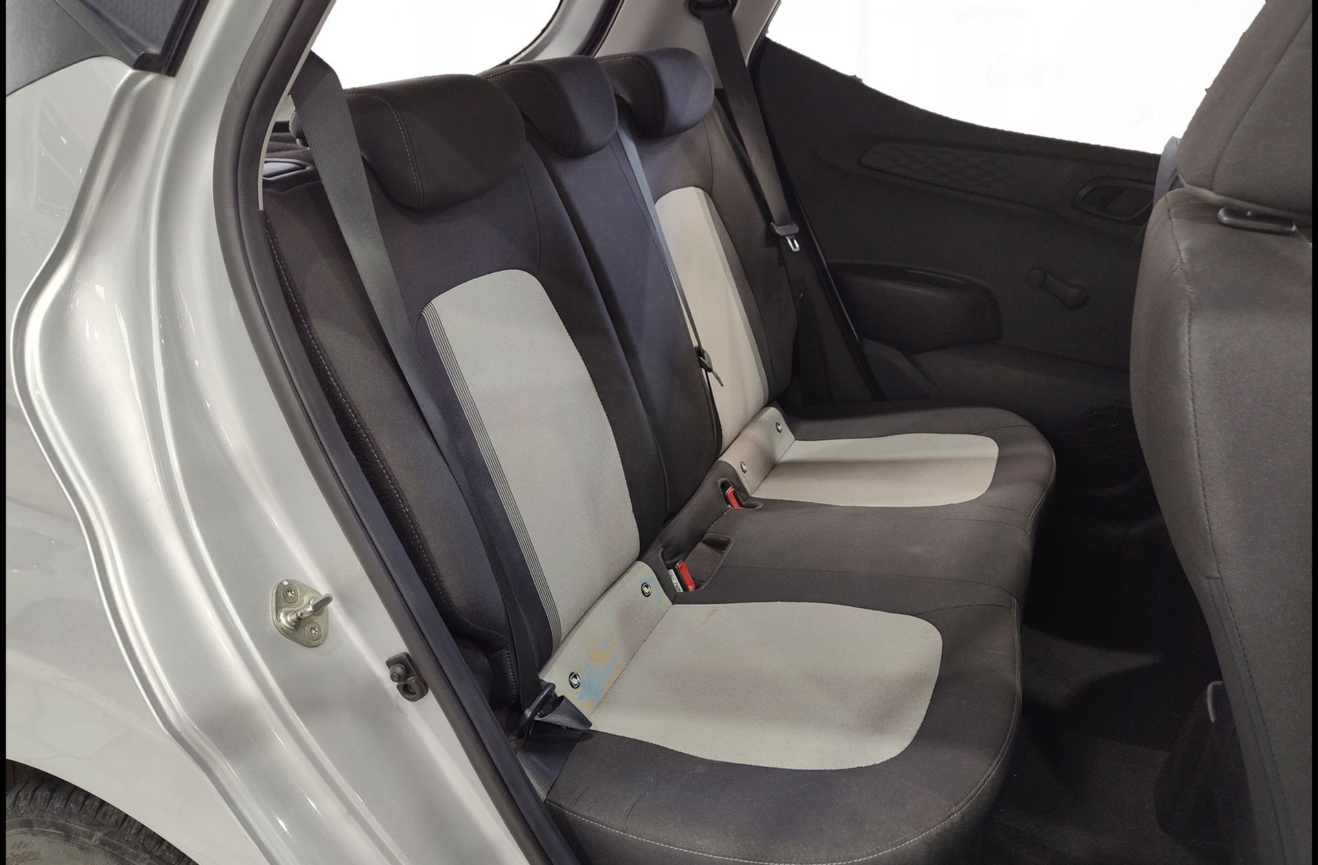 Hyundai i10 1.0 Essence - foto 10