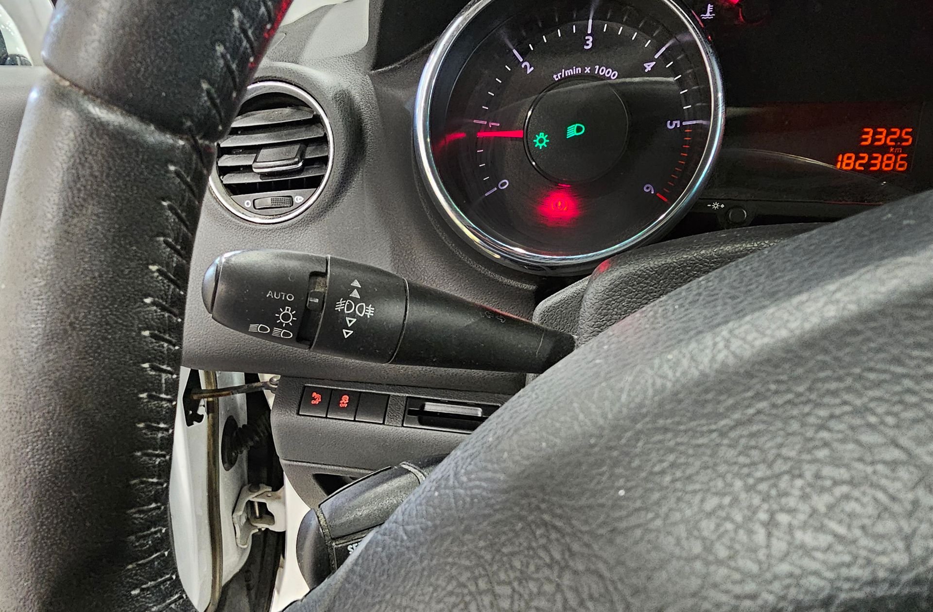 Peugeot 3008 1.6 HDi Active FAP - foto 21