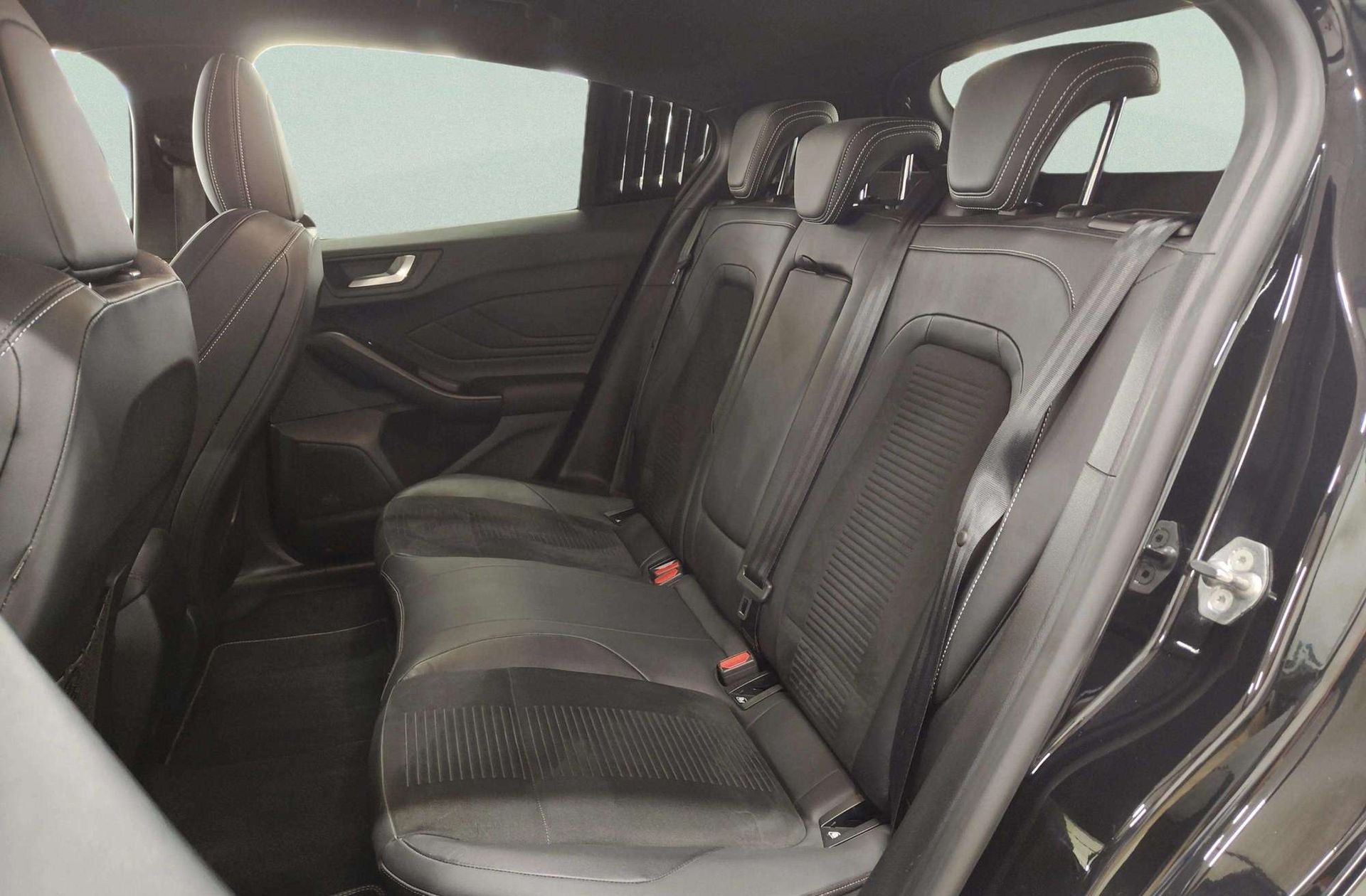 Ford Focus 2.3 EcoBoost ST 3 - foto 14
