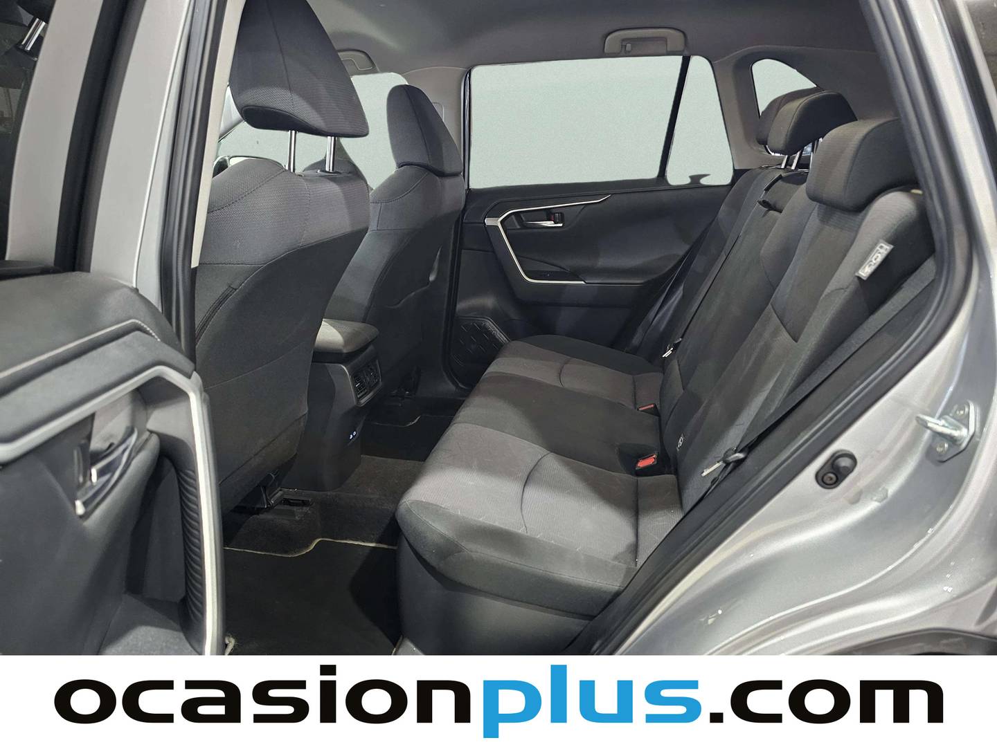Foto asientos traseros Toyota Rav4 Toyota Rav4 220H Business (218 CV)