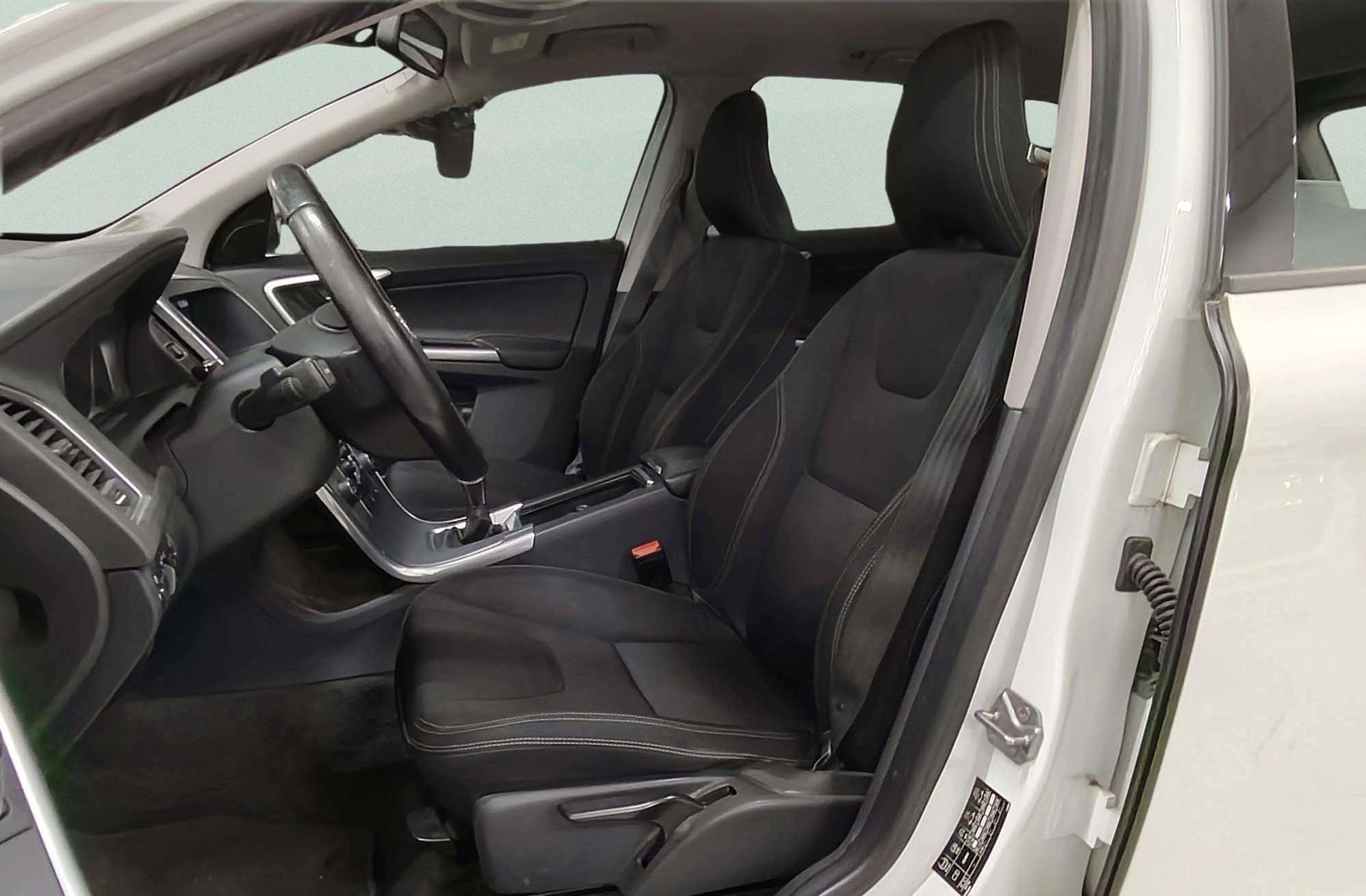 Volvo XC60 D3 Kinetic - foto 10