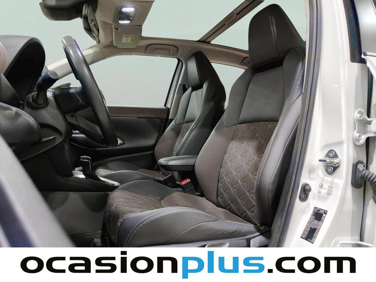 Foto asientos delanteros Toyota Yaris Cross Toyota Yaris Cross 120H Style Plus (116 CV)