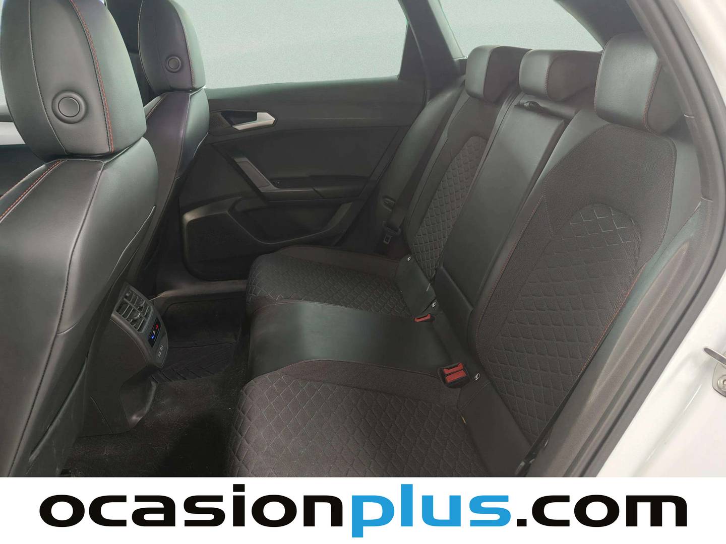 Foto asientos traseros Seat León Seat León ST 1.5 eTSI S&S FR Go L DSG  (150 CV)