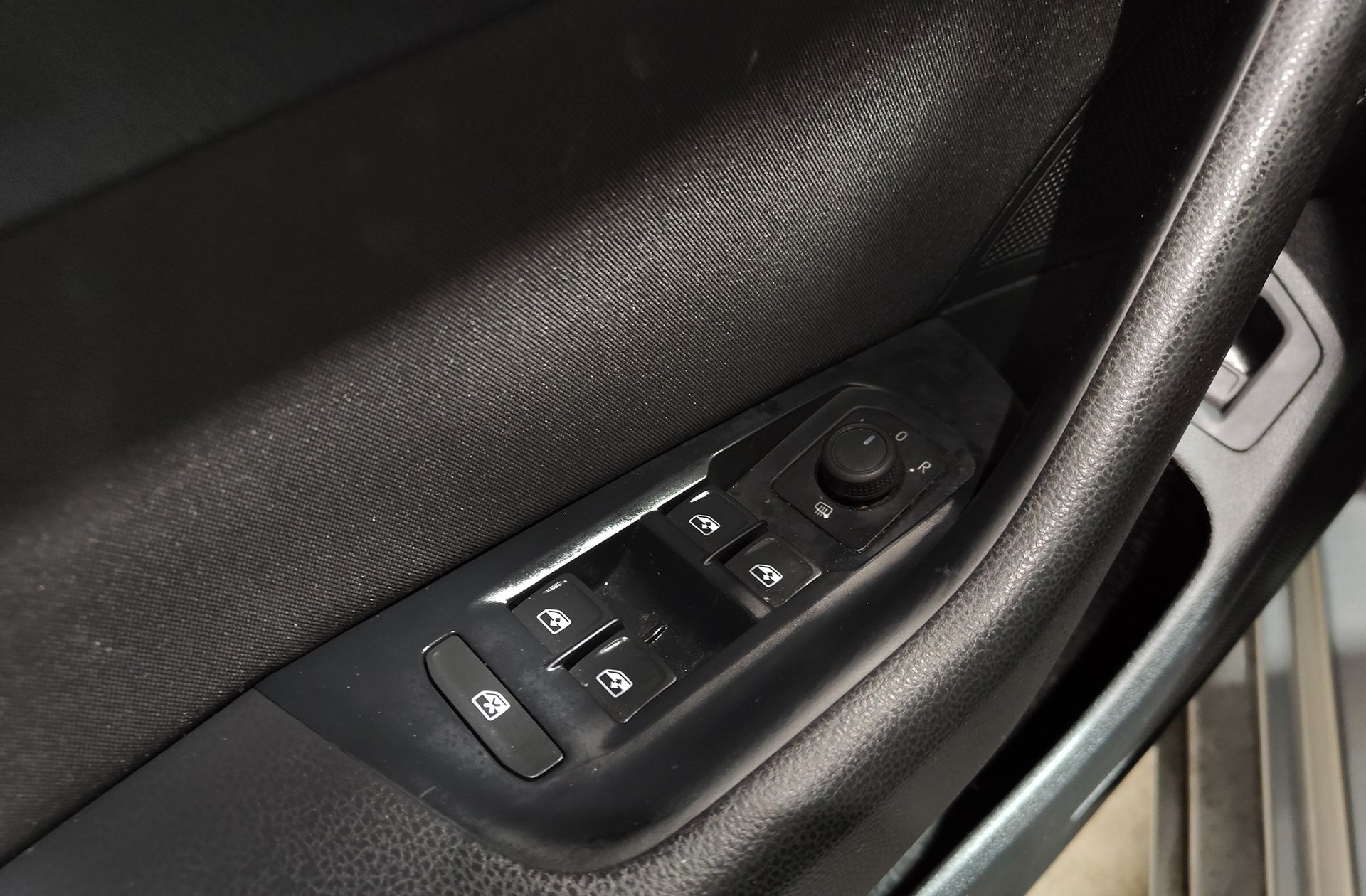 Volkswagen Passat Business 2.0 TDI DSG - foto 33
