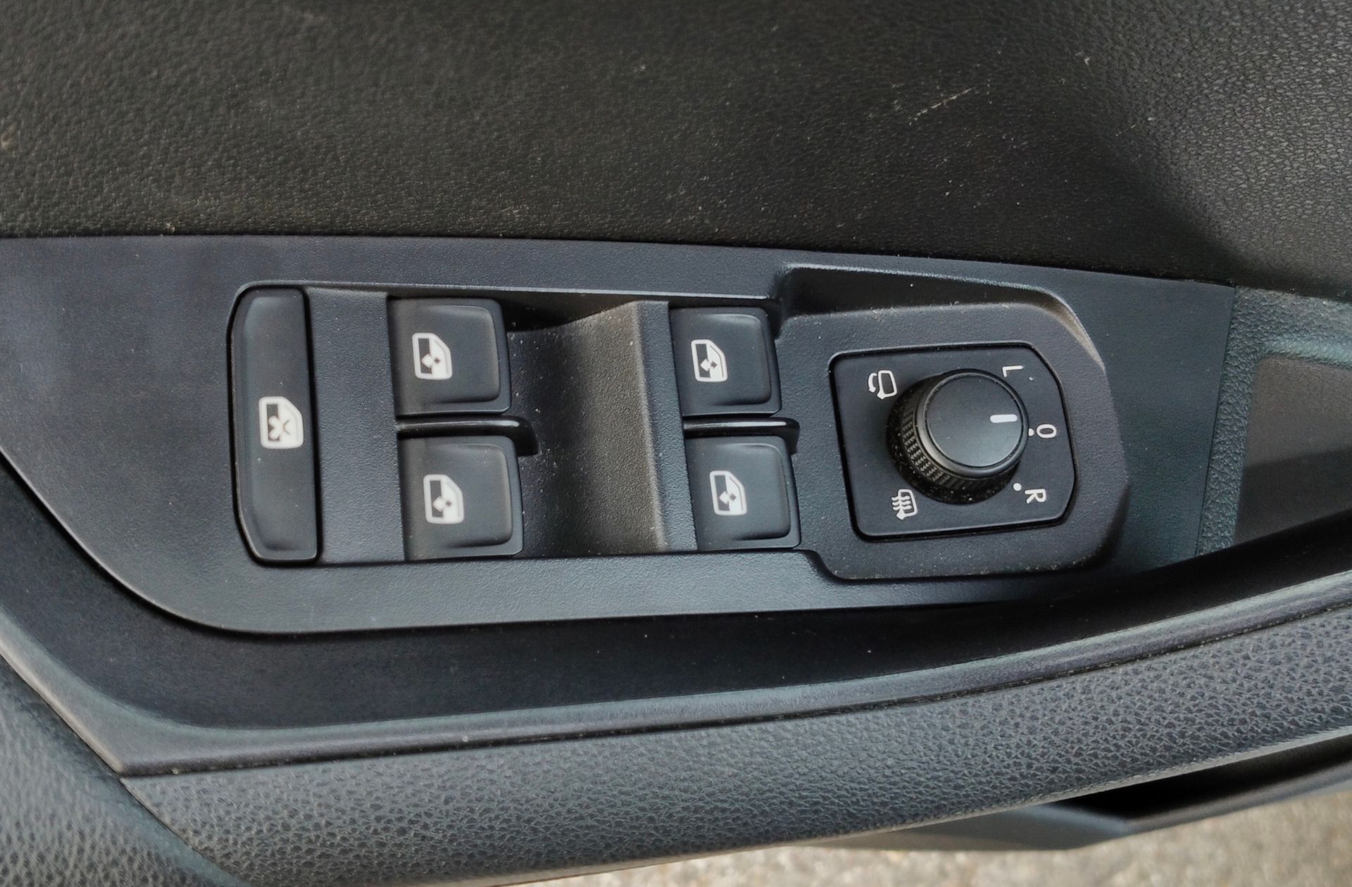 Škoda Karoq 2.0 TDI Selection - foto 19