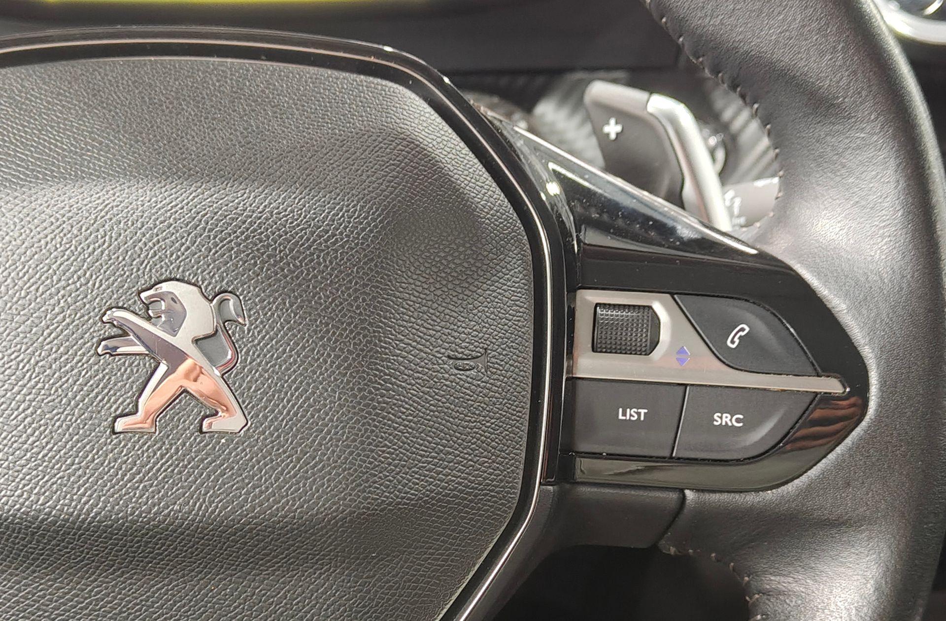 Peugeot 2008 PureTech 130 Allure EAT8 - foto 35