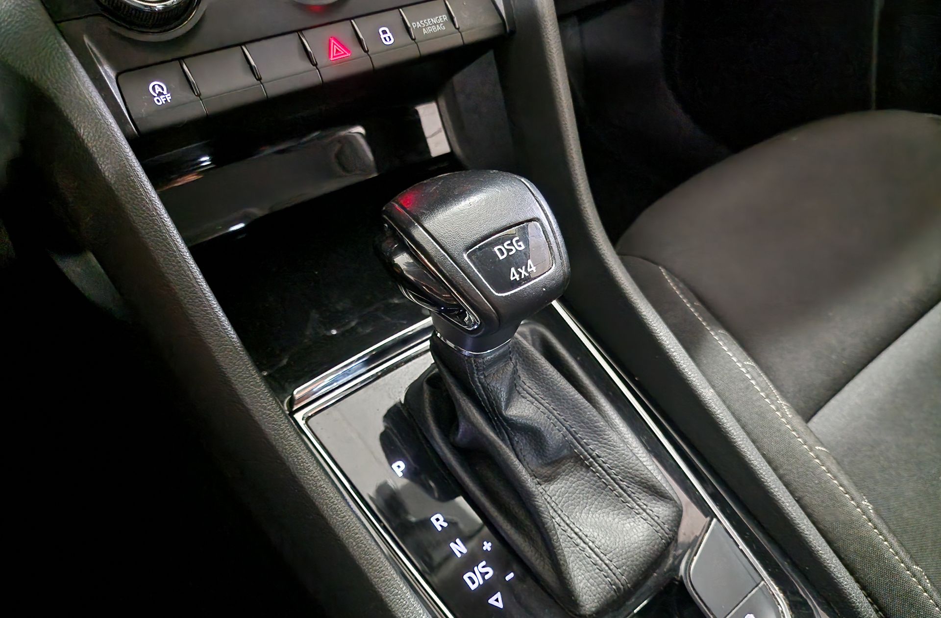 Škoda Karoq 2.0 TDI Ambition 4x4 DSG - foto 5
