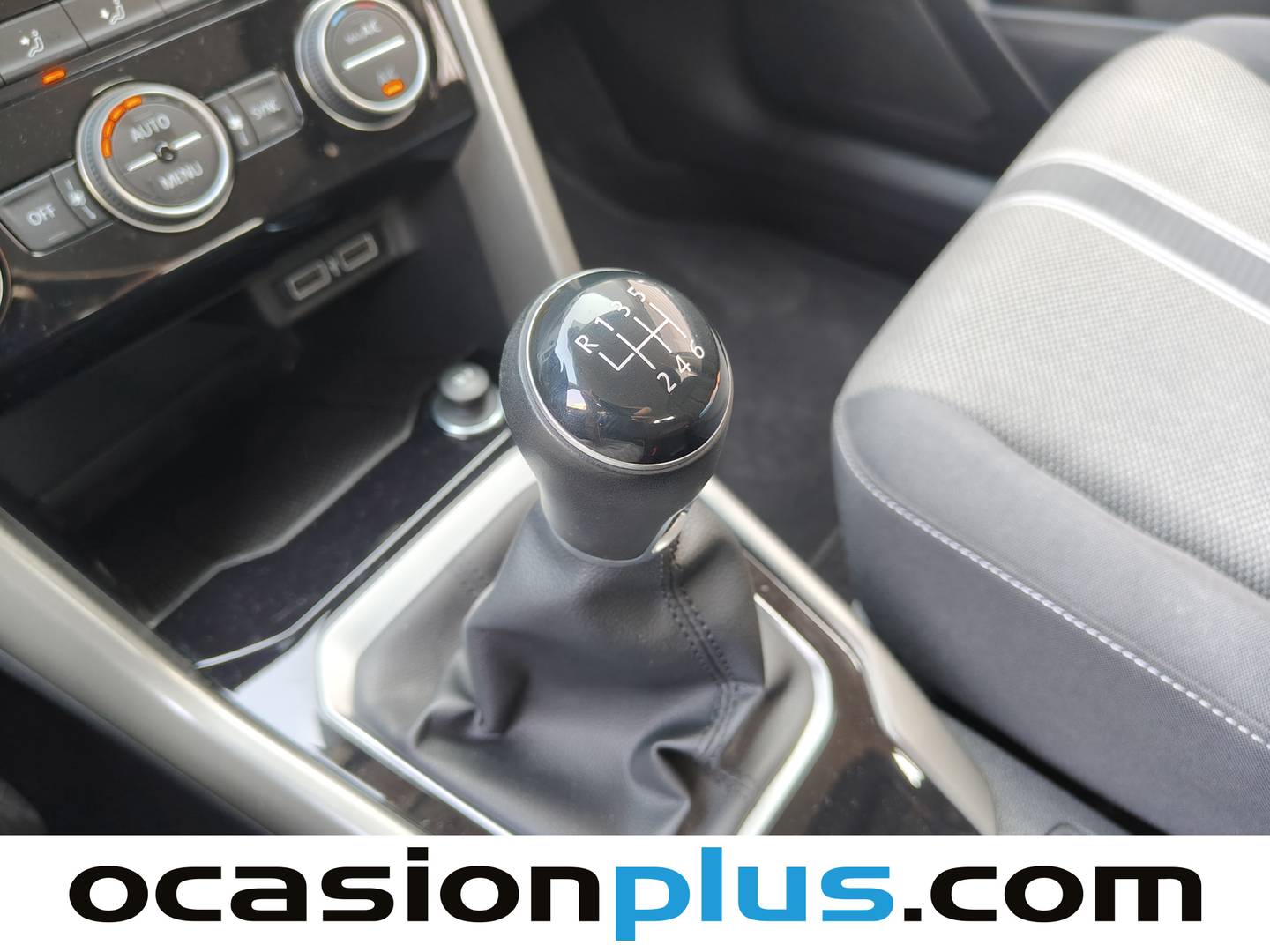 Foto Volkswagen T-Roc Volkswagen T-Roc Advance 1.0 TSI (115 CV)