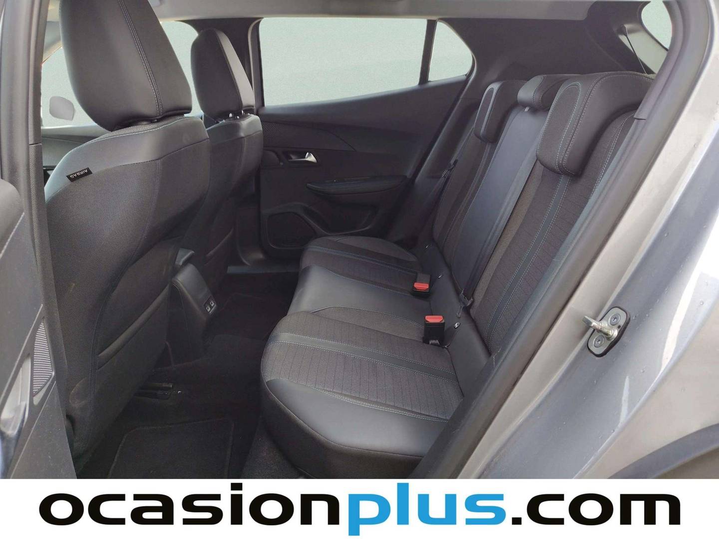 Foto asientos traseros Peugeot 2008 Peugeot 2008 PureTech 130 S&S Allure EAT8 (130 CV)