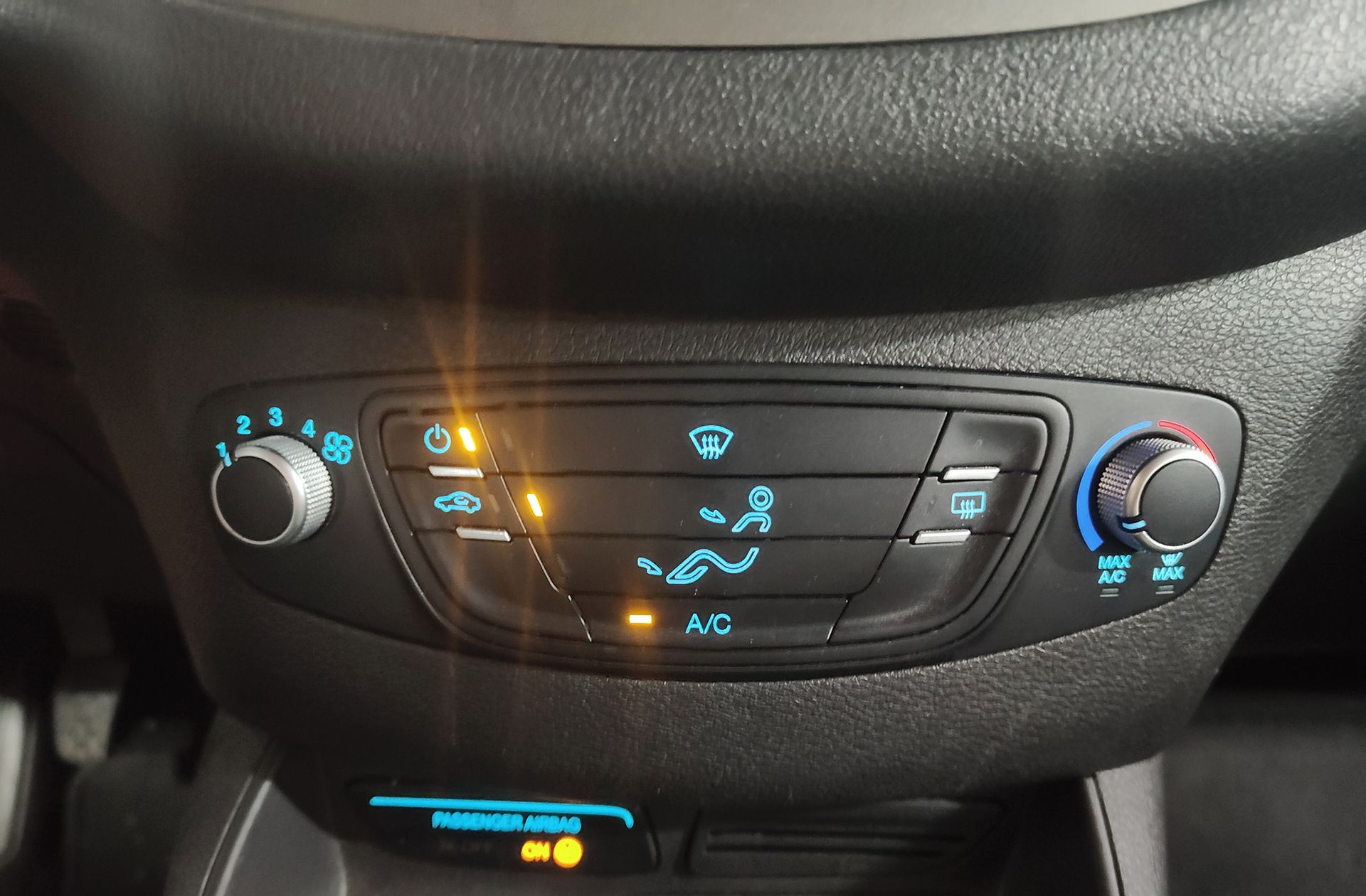 Ford Tourneo Courier 1.0 EcoBoost Trend - foto 25