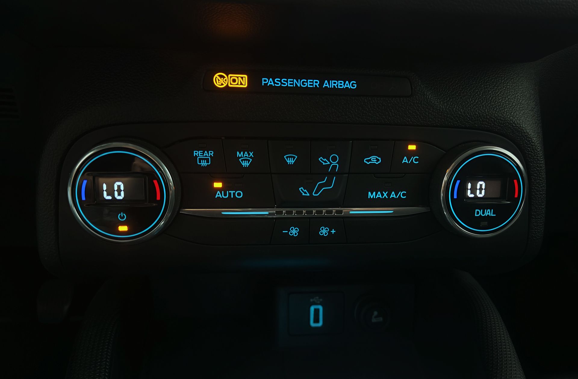 Ford Focus 1.0 EcoBoost Active - foto 35