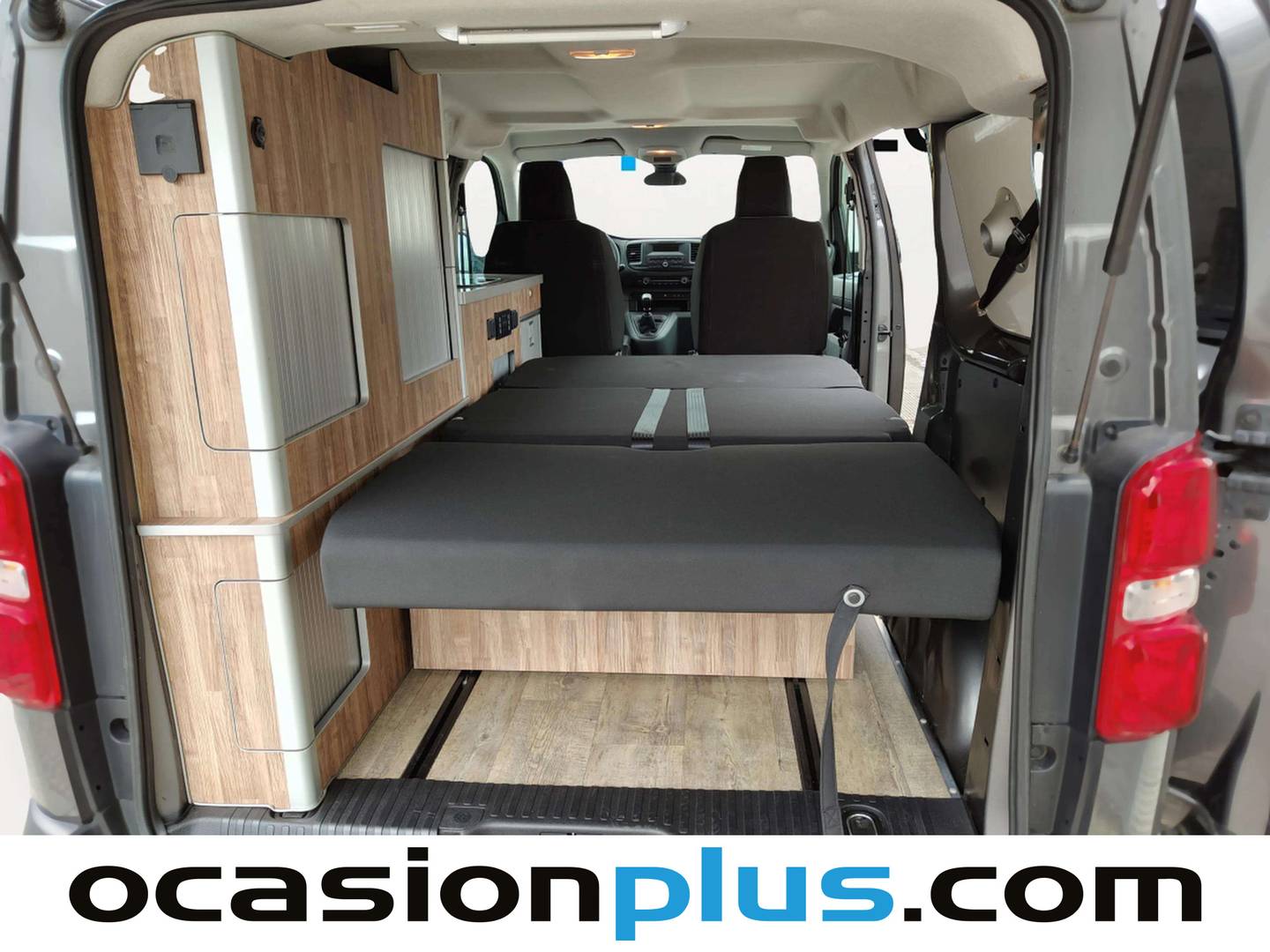 Equipamiento del Opel Vivaro Opel Vivaro Combi 1.5 Diesel M Standard Express (120 CV) Semi-camperizada 4 Plazas