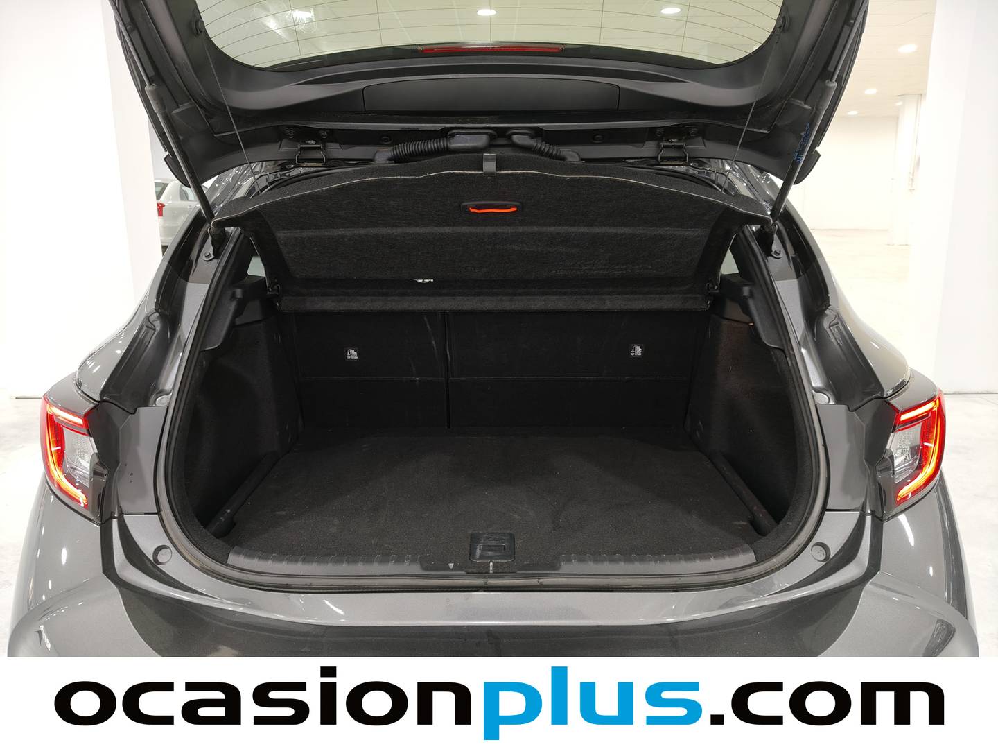 Fotos maletero Toyota Corolla Toyota Corolla 200H GR-Sport (196 CV)