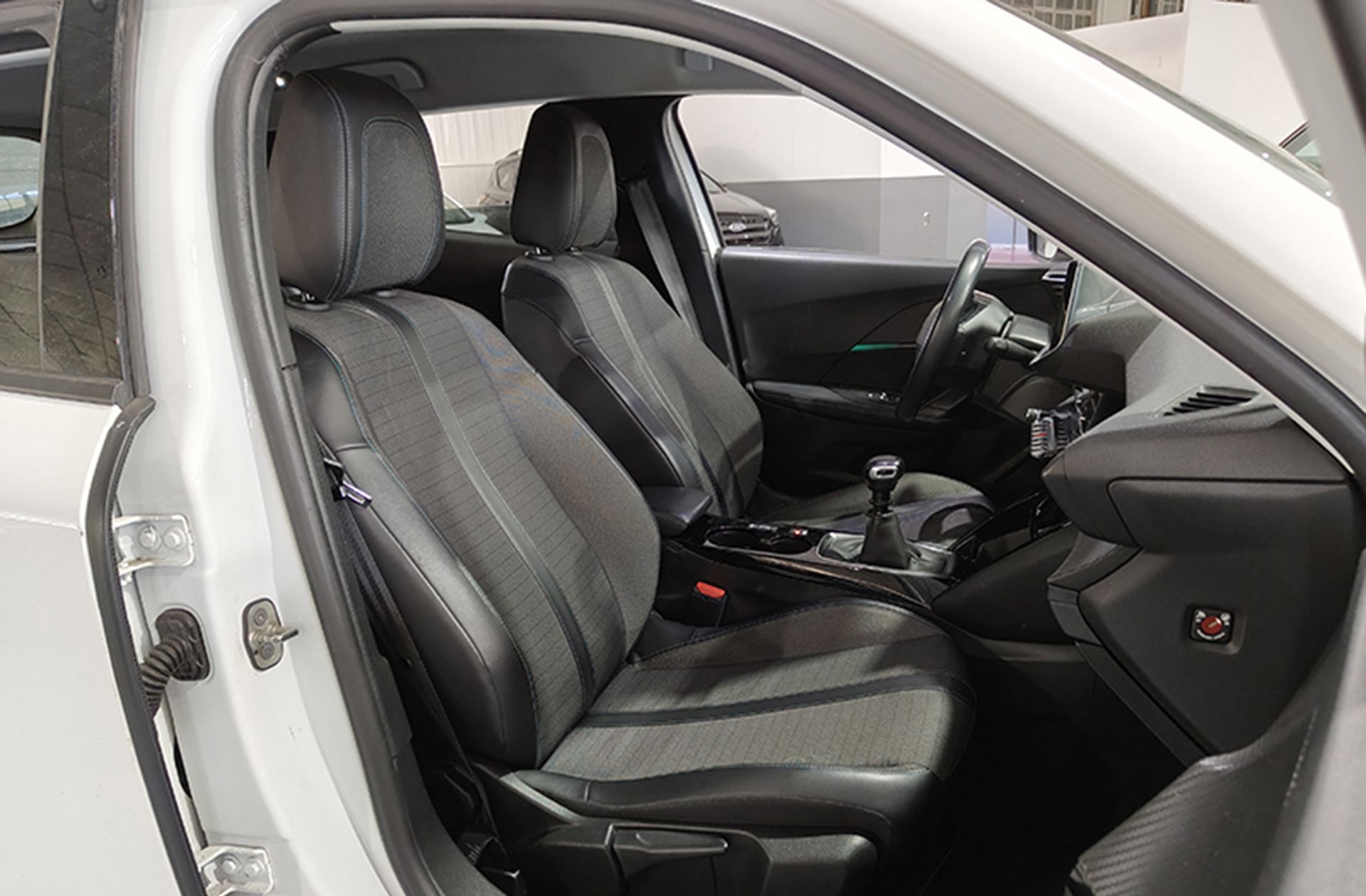 Peugeot 2008 PureTech 100 Allure - foto 14