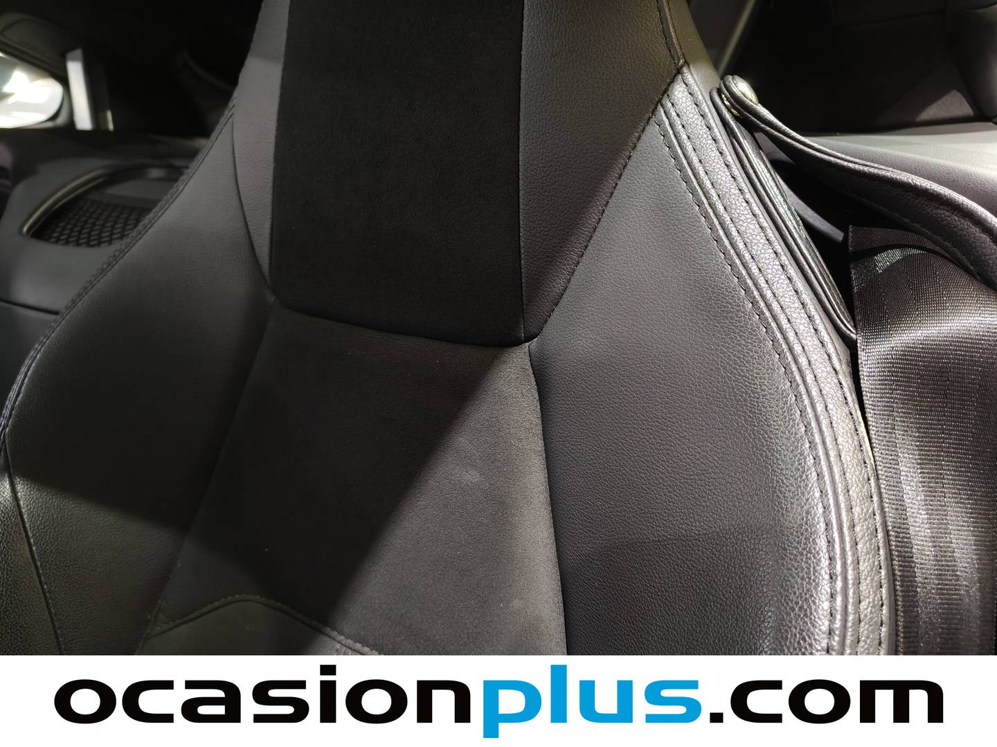 Foto Jaguar F-Type Jaguar F-TYPE Coupe 2.0 i4 R-Dynamic Auto 221 kW (300 CV)