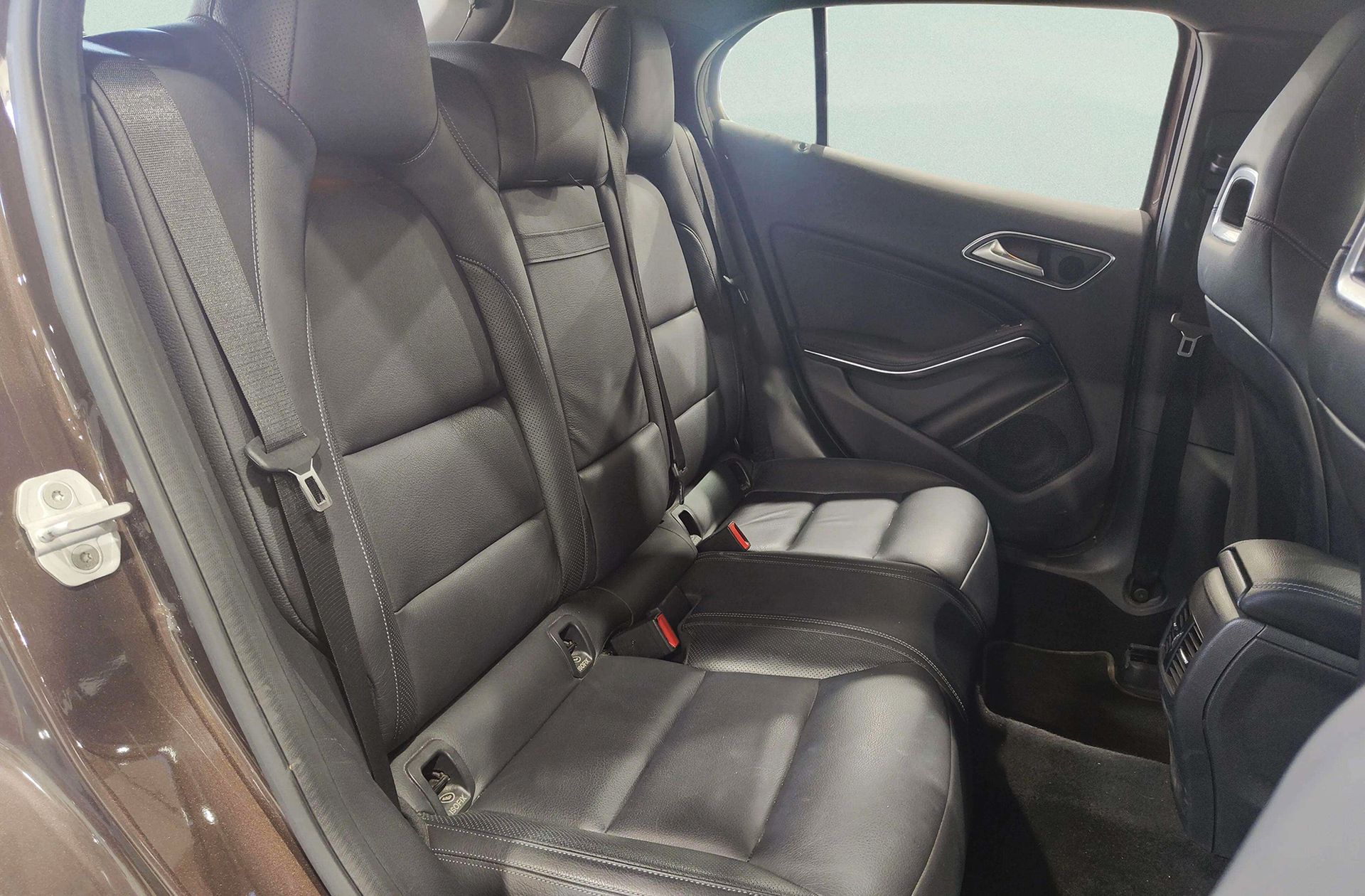 Mercedes-Benz GLA 250 4Matic Urban - foto 22