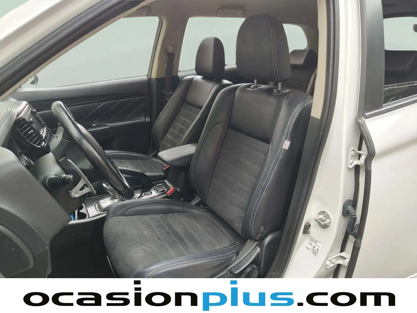 Foto Mitsubishi Outlander Mitsubishi Outlander 2.0 PHEV Kaiteki 4WD Auto (203 CV)