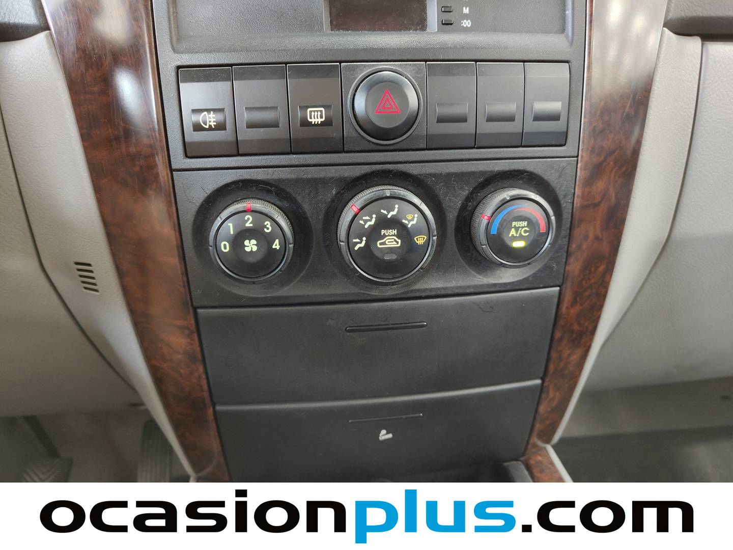 Extras y acabados del KIA Sorento KIA Sorento 2.5 CRDi EX AWD (140 CV)