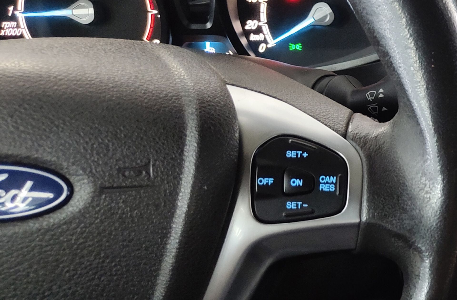 Ford Tourneo Courier 1.0 EcoBoost Trend - foto 24