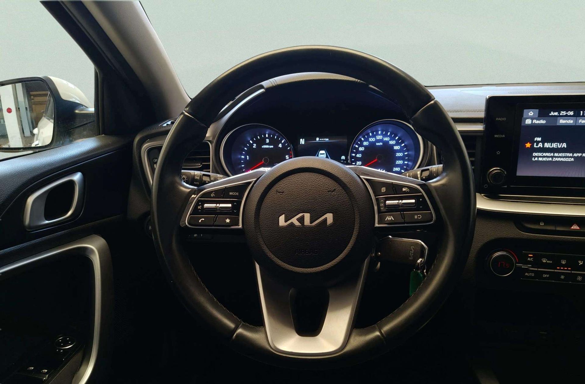 Kia Ceed 1.6 MHEV iMT Drive - foto 22