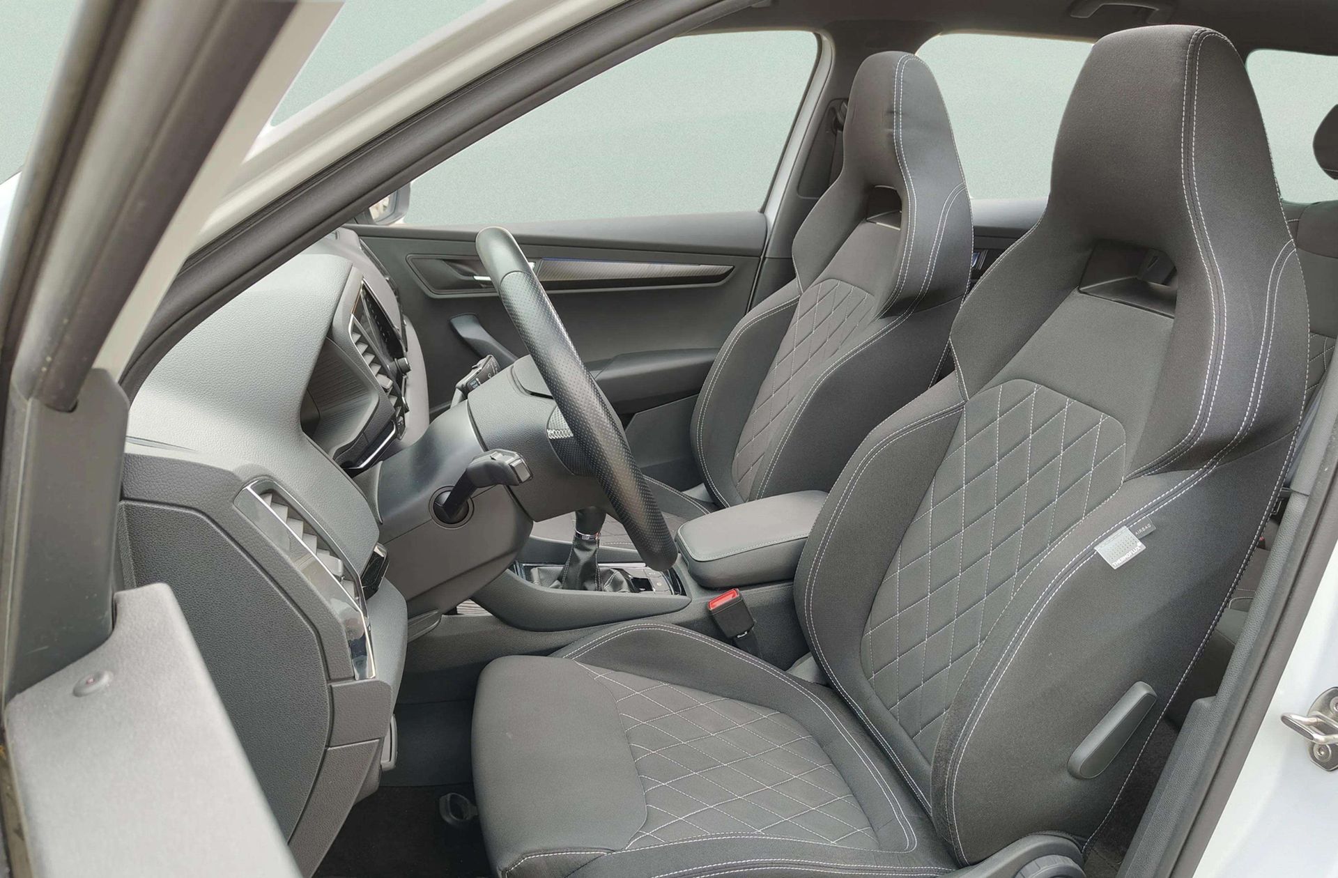 Škoda Karoq 1.5 TSI ACT Sportline - foto 13