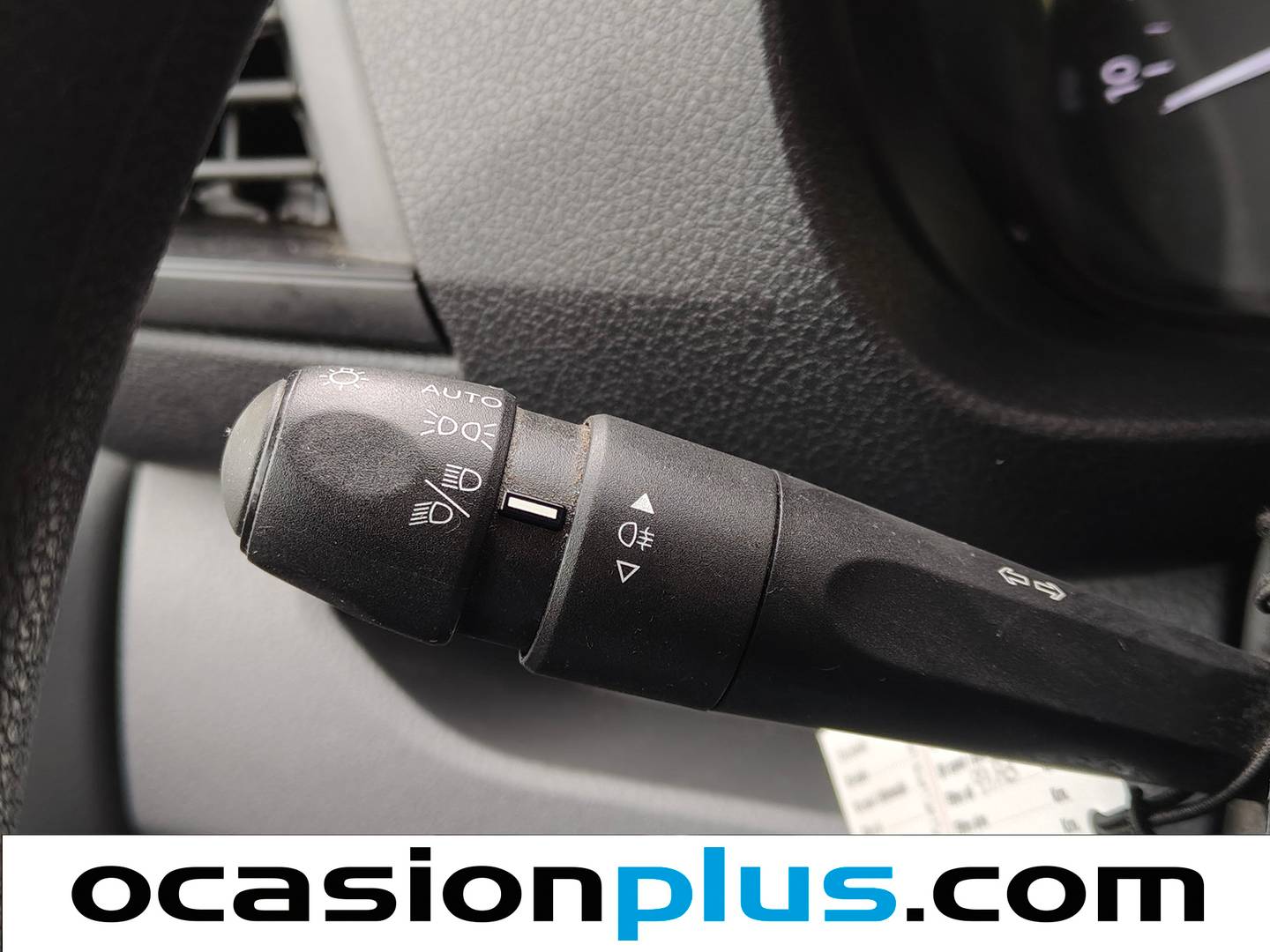 Extras y acabados del Opel Vivaro Opel Vivaro Furgon 1.5 Diesel Doble Cabina M Standard Express (120 CV)6 Plazas