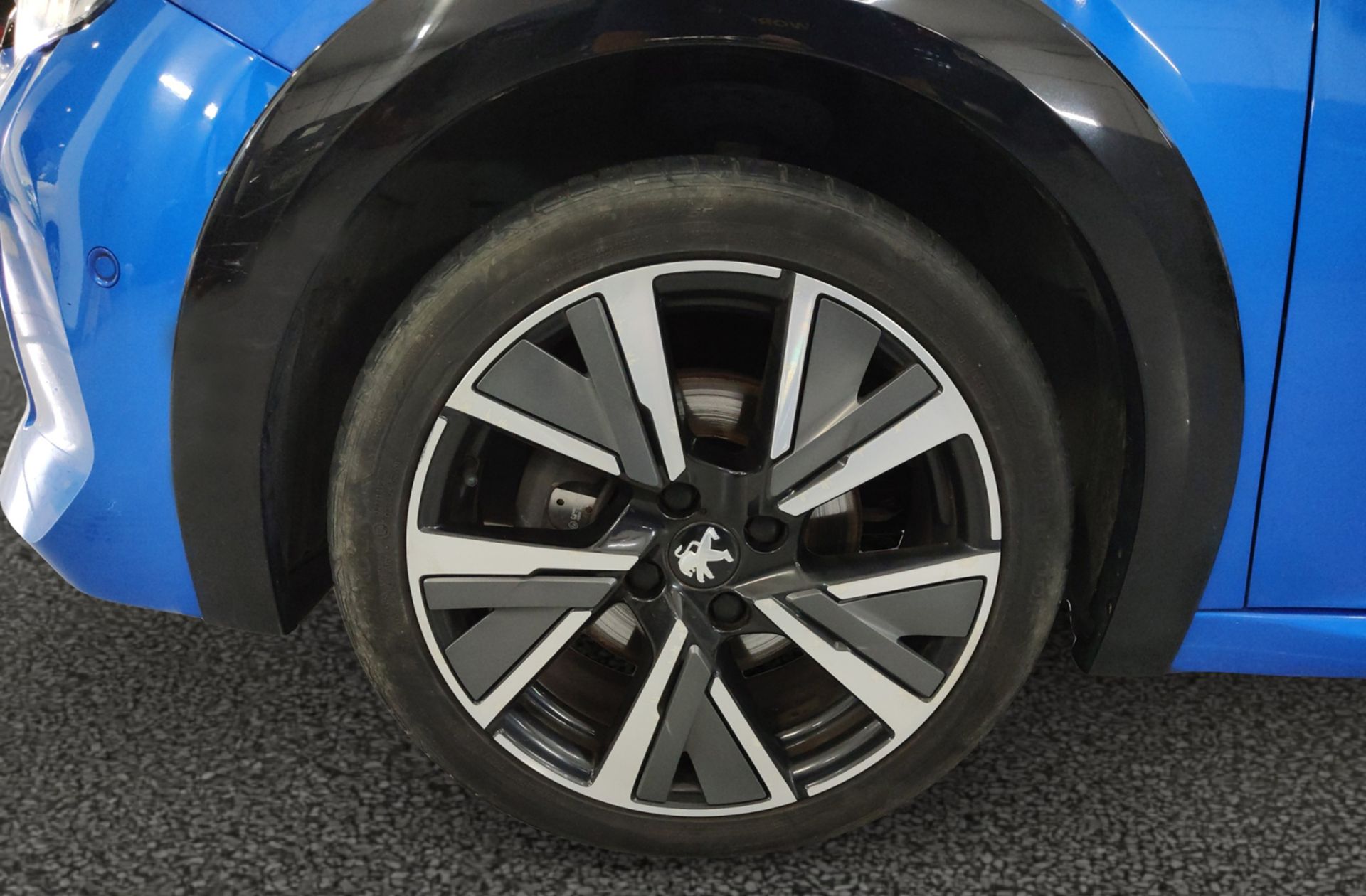 Peugeot 208 PureTech 100 GT - foto 38