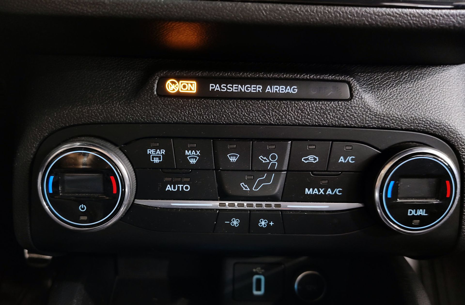 Ford Focus 1.5 EcoBoost ST-Line - foto 31