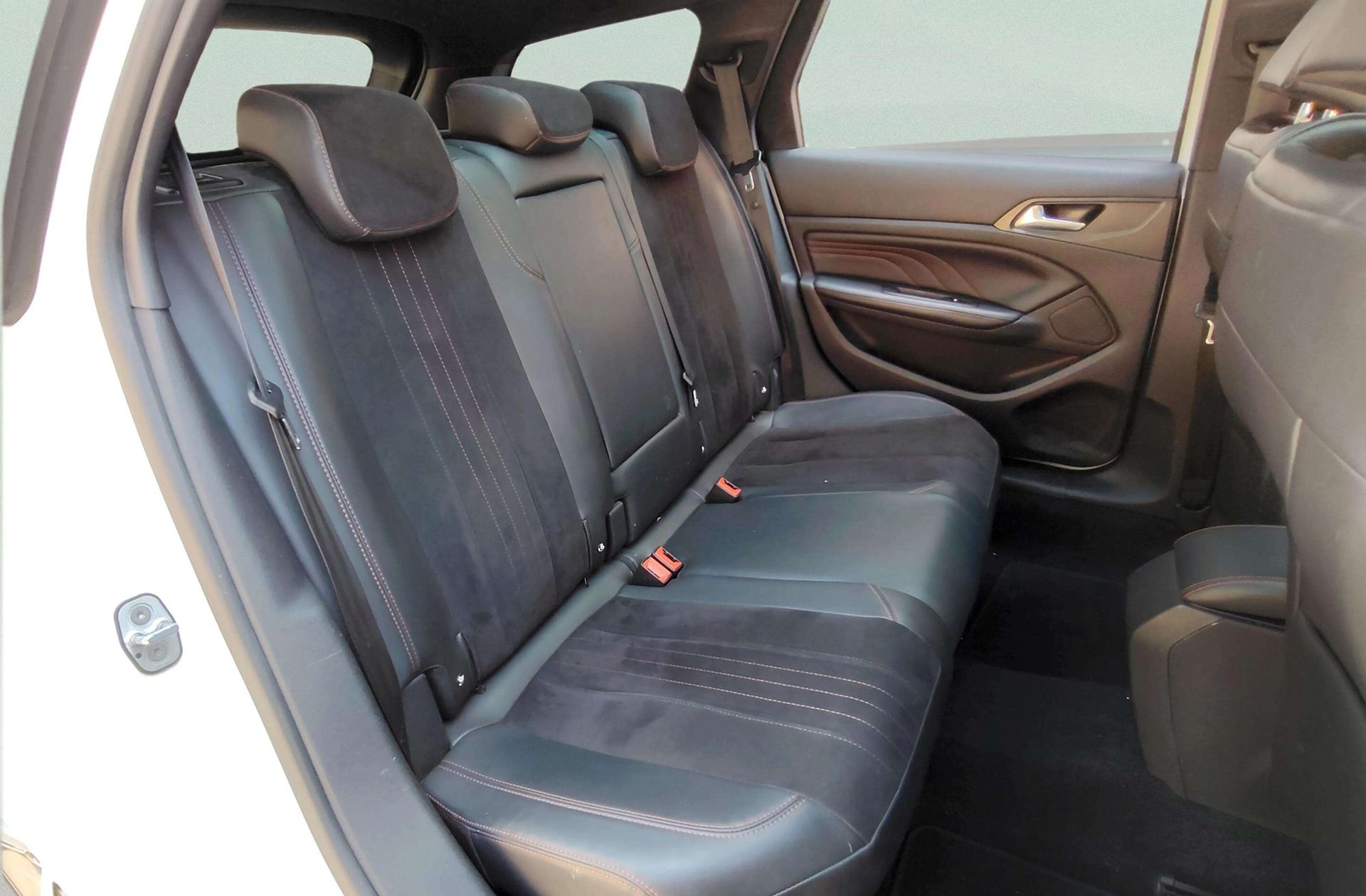 Peugeot 308 SW 1.2 PureTech GT Line EAT6 - foto 16