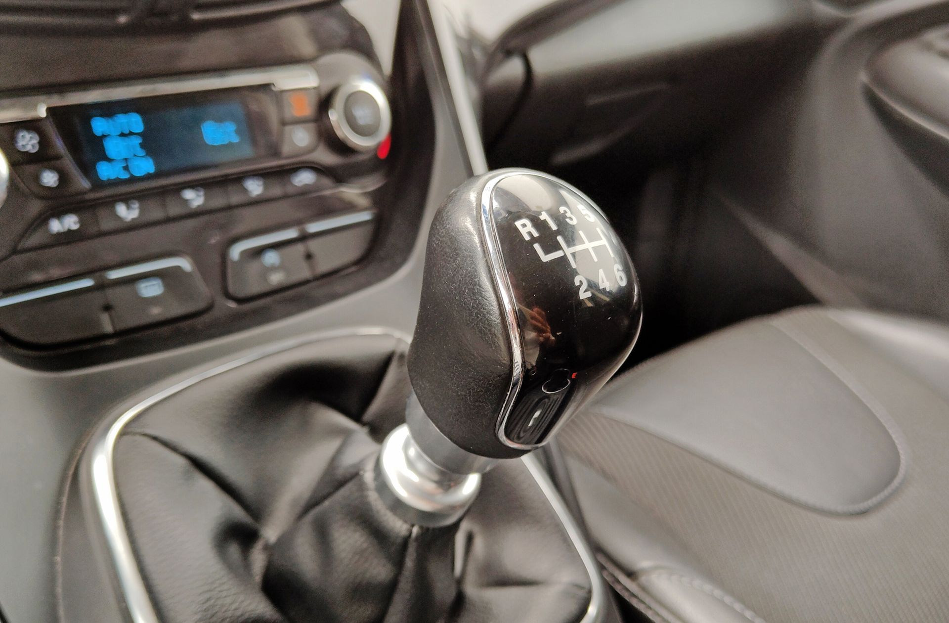 Ford Kuga 1.5 EcoBoost Titanium 4x2 - foto 5