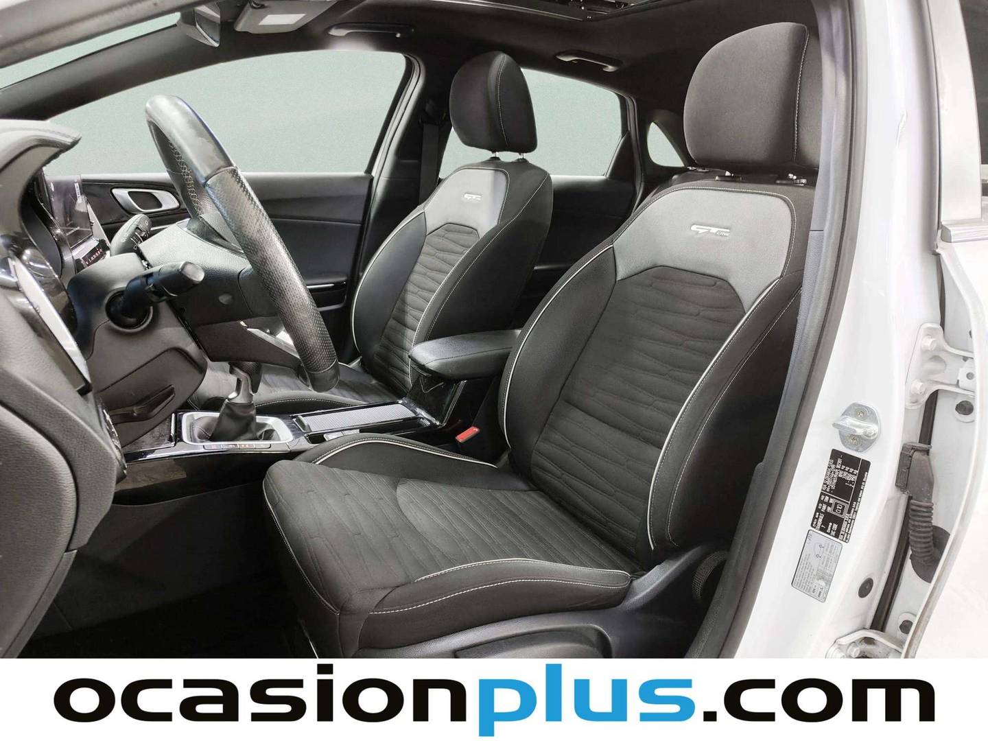 Foto asientos delanteros KIA Ceed KIA Ceed 1.6 MHEV GT Line (136 CV)