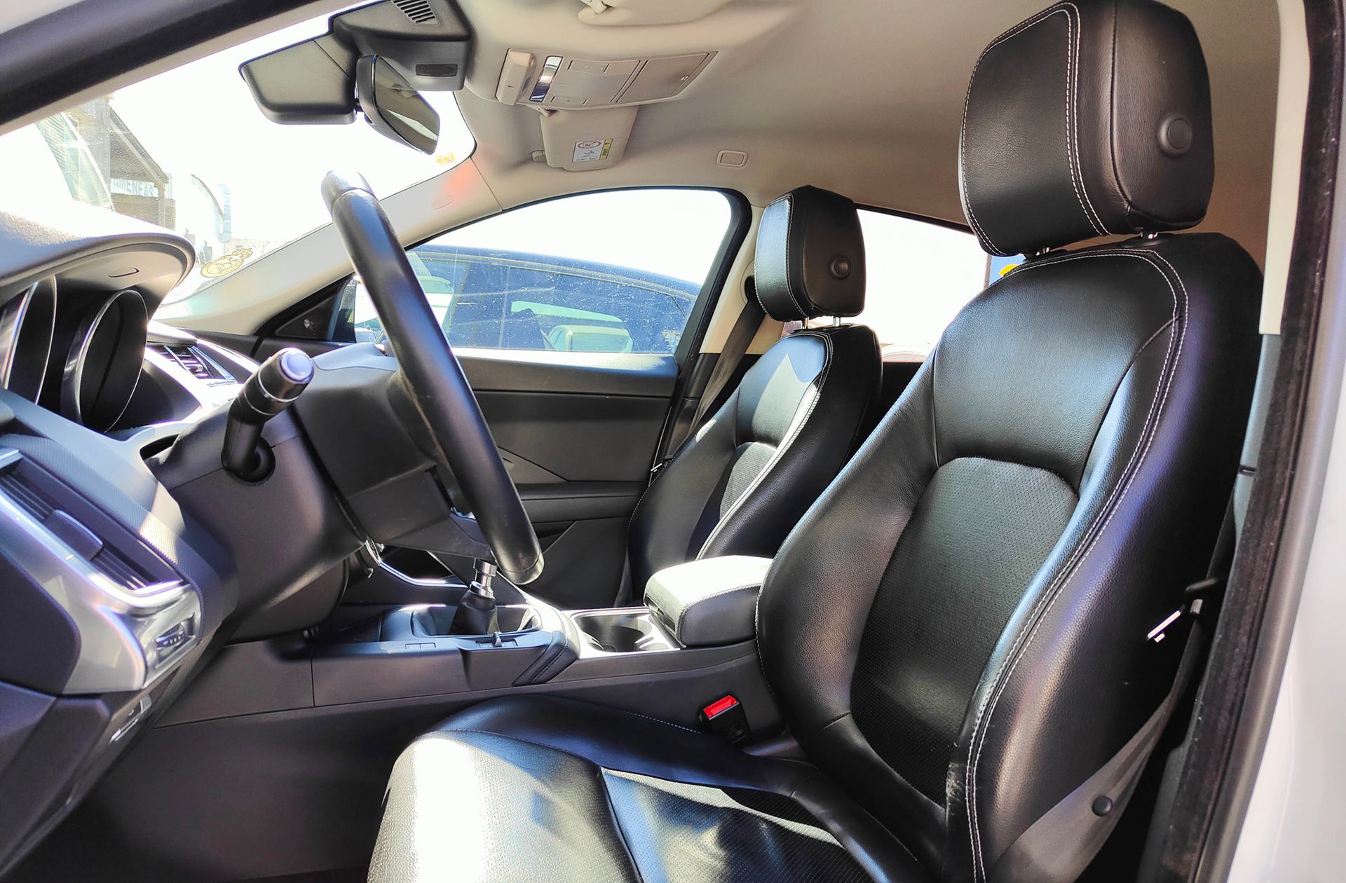 Jaguar E-Pace 2.0D - foto 10